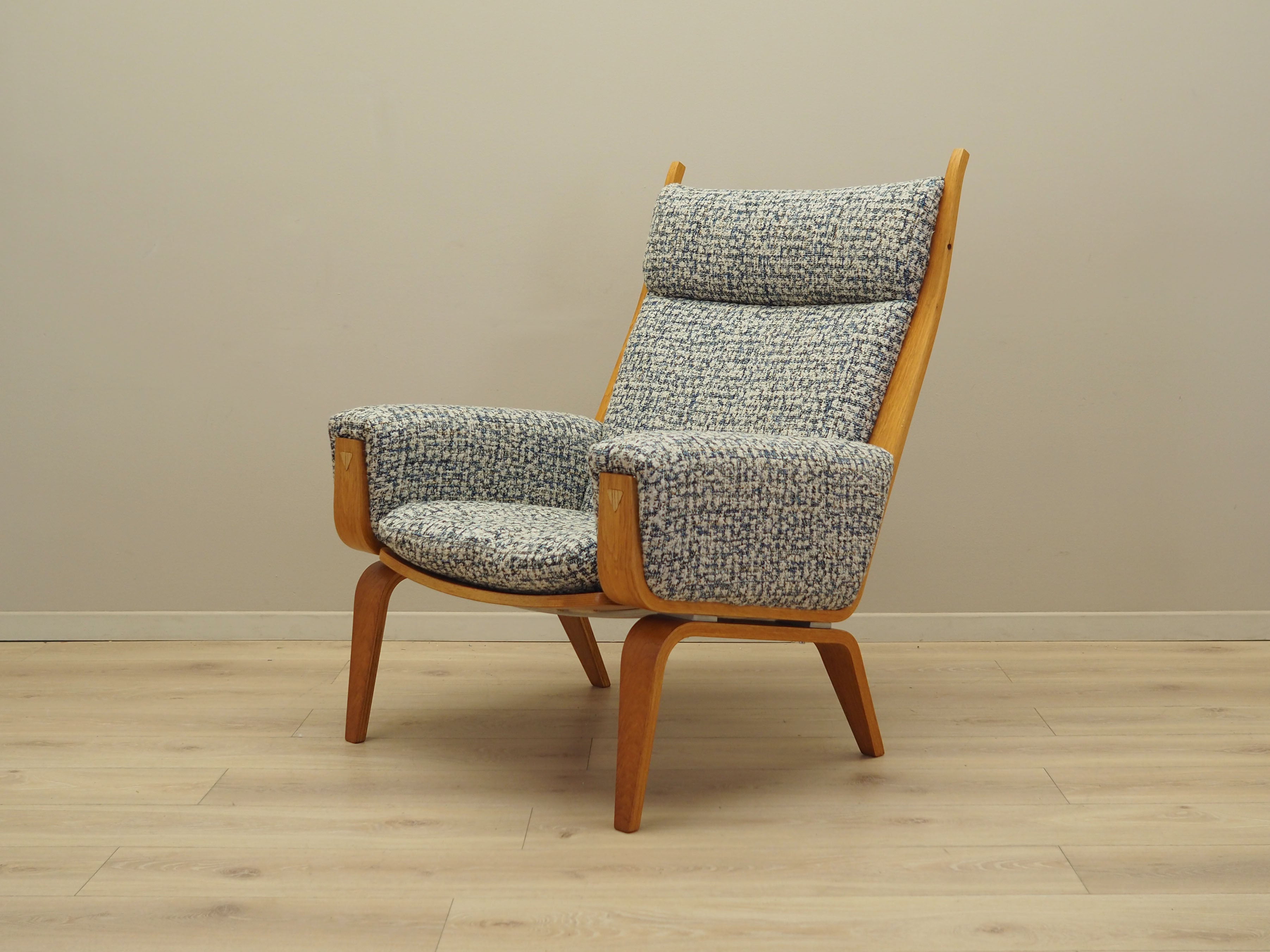 Danish_Modern_Lounge_Chair_by_Hans_J._Wegner_for_Getama,_1960s,_Denmark