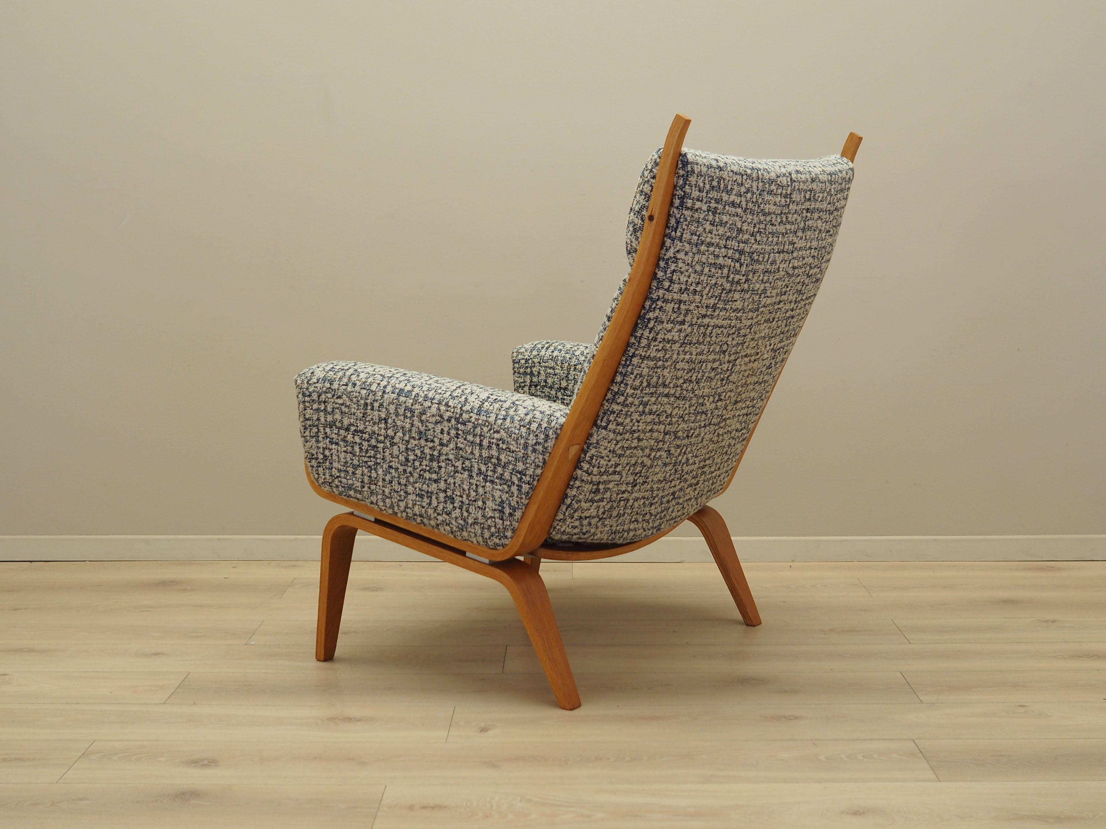 Danish_Modern_Lounge_Chair_by_Hans_J._Wegner_for_Getama,_1960s,_Denmark