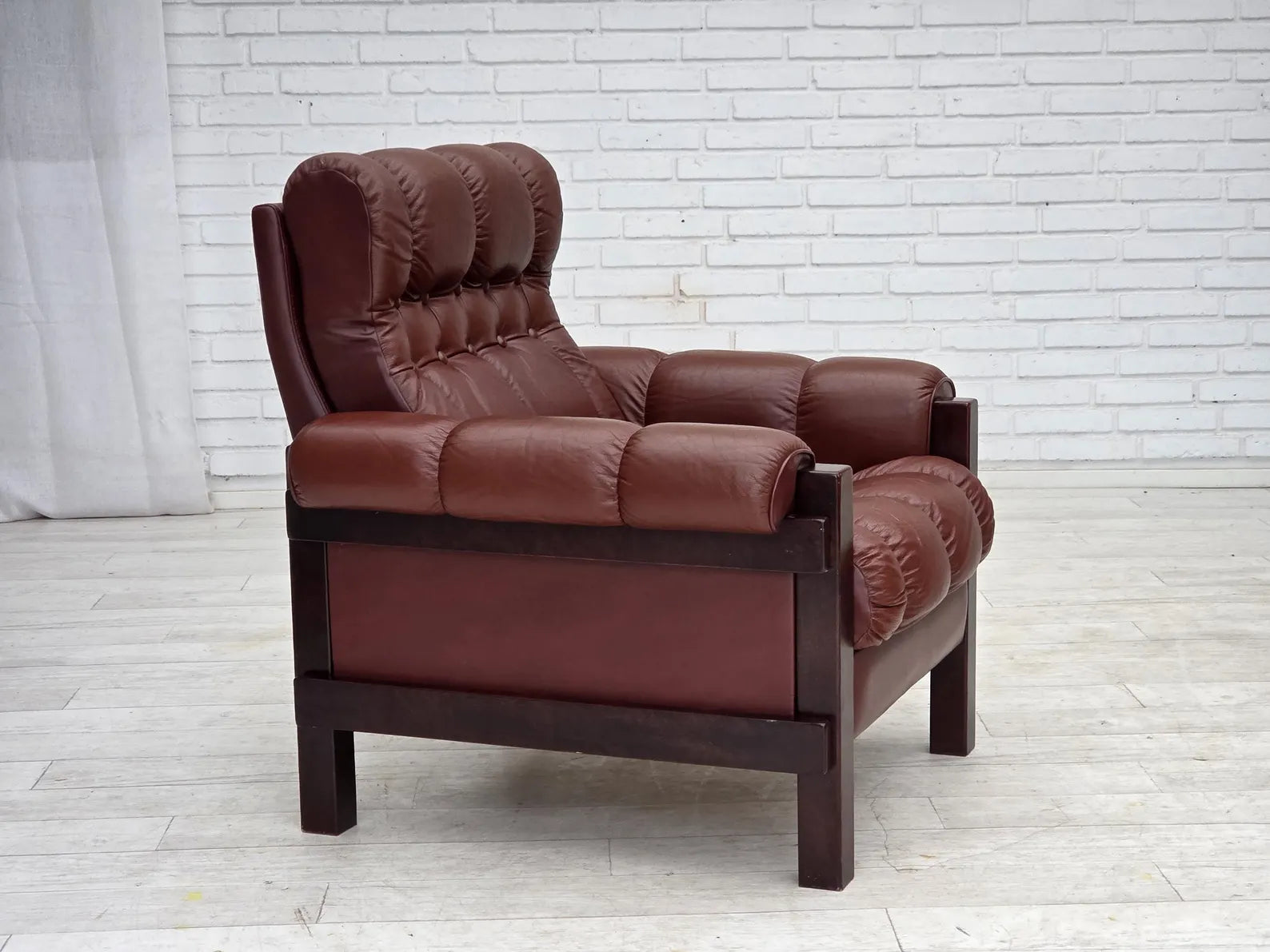 Lounge_Chair,_Leather_&_Beech_Wood,_1970s_Denmark