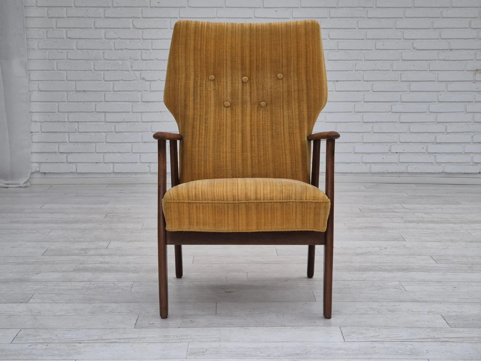 Lounge_Chair_Model_230_by_Kurt_Olsen,_1960s_Denmark