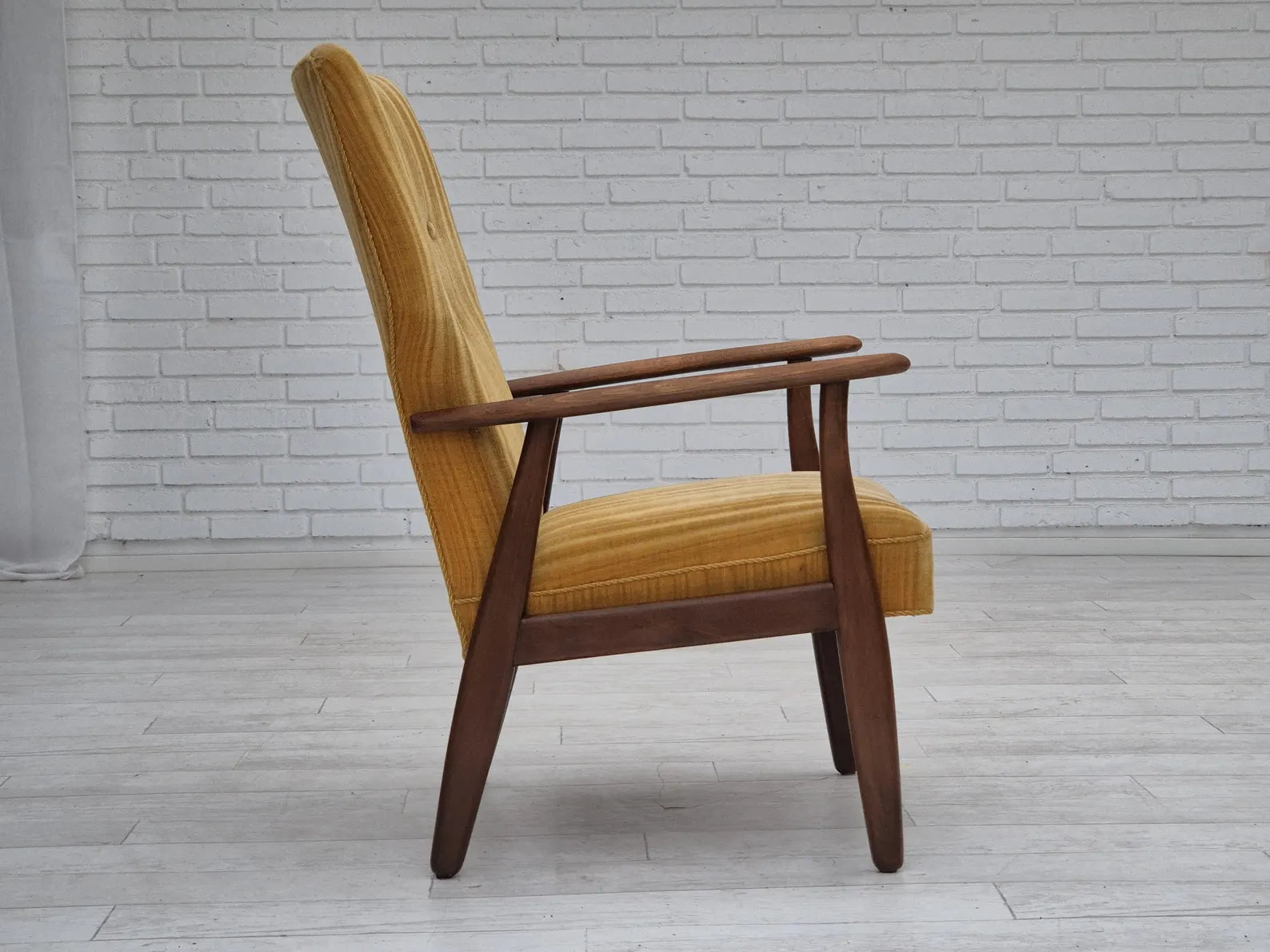 Lounge_Chair_Model_230_by_Kurt_Olsen,_1960s_Denmark