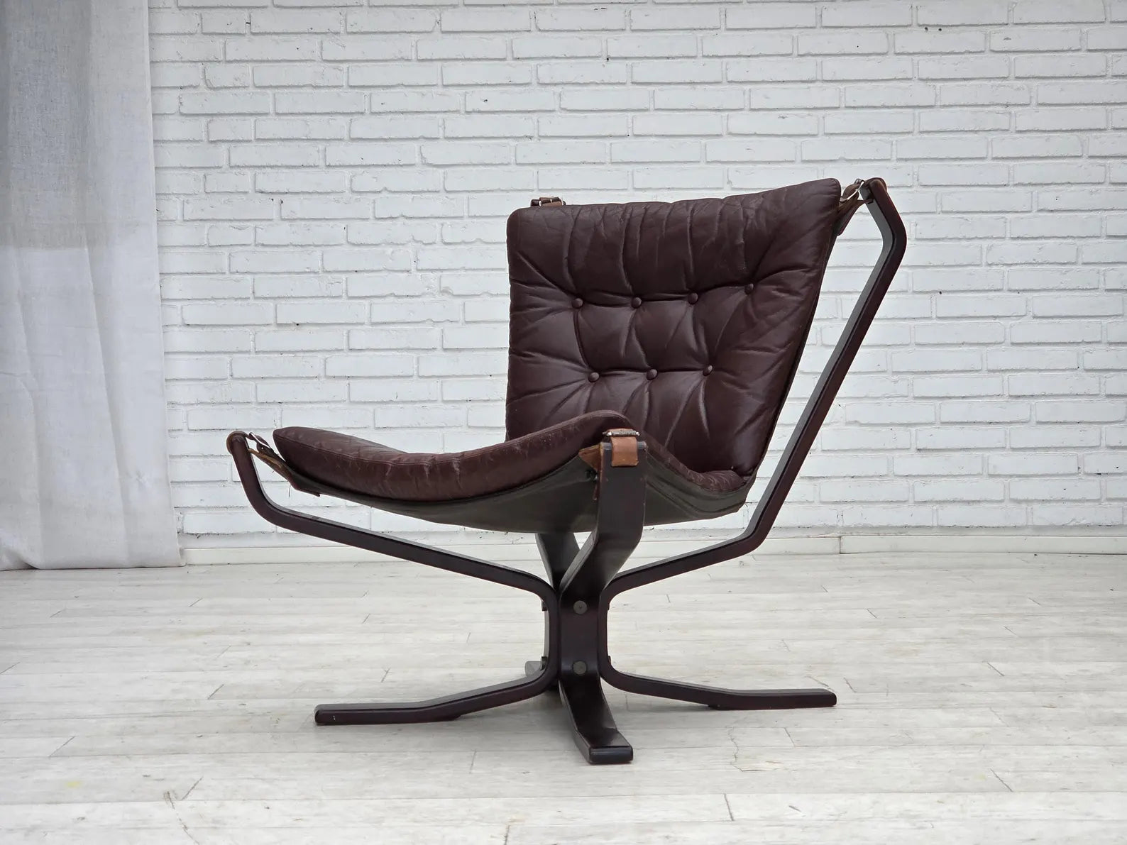 Lounge_Chair_Model_Falcon_by_Sigurd_Ressel,_1970s_Norway