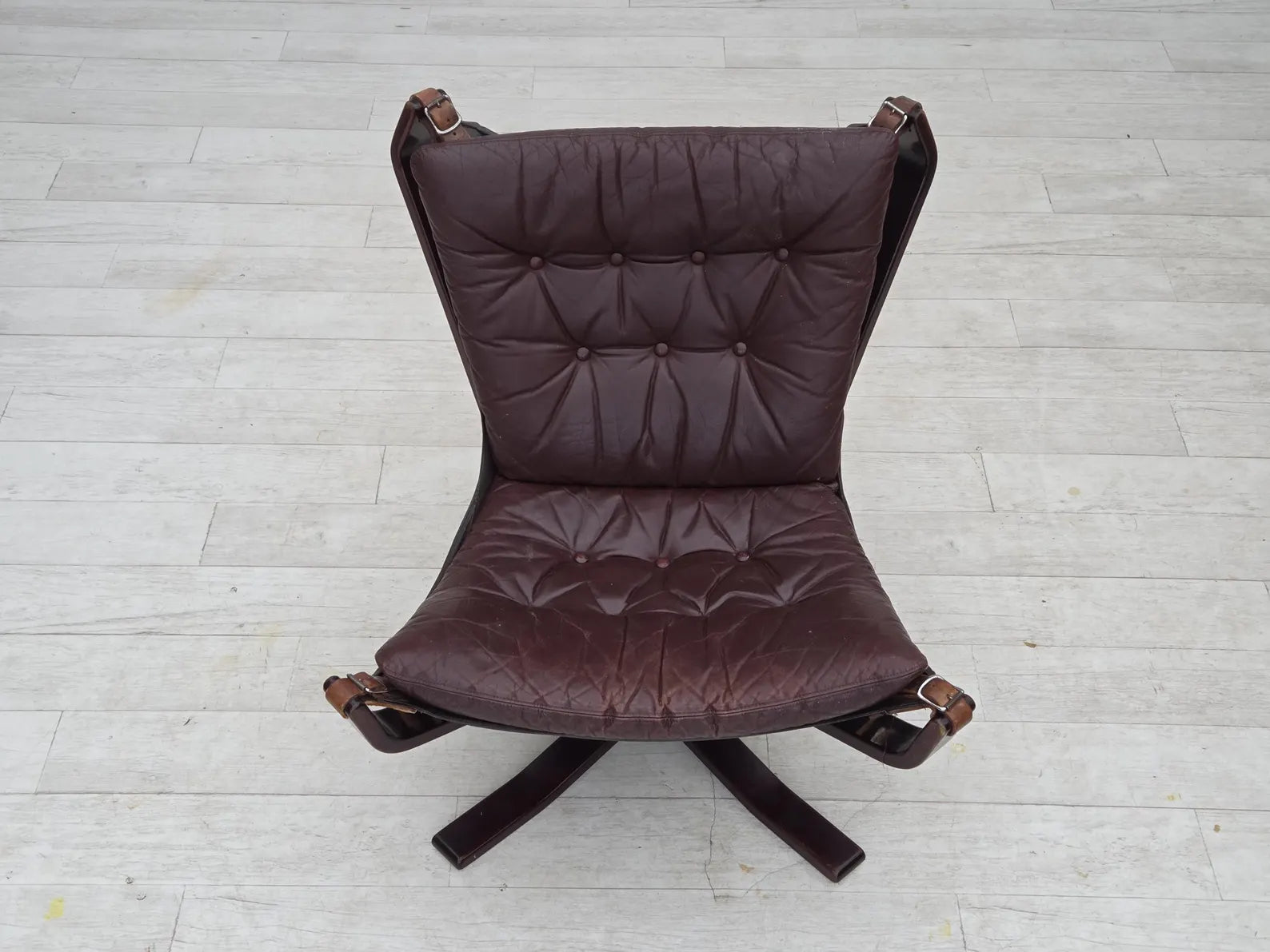 Lounge_Chair_Model_Falcon_by_Sigurd_Ressel,_1970s_Norway