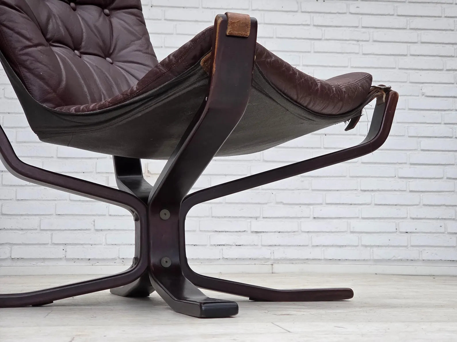Lounge_Chair_Model_Falcon_by_Sigurd_Ressel,_1970s_Norway