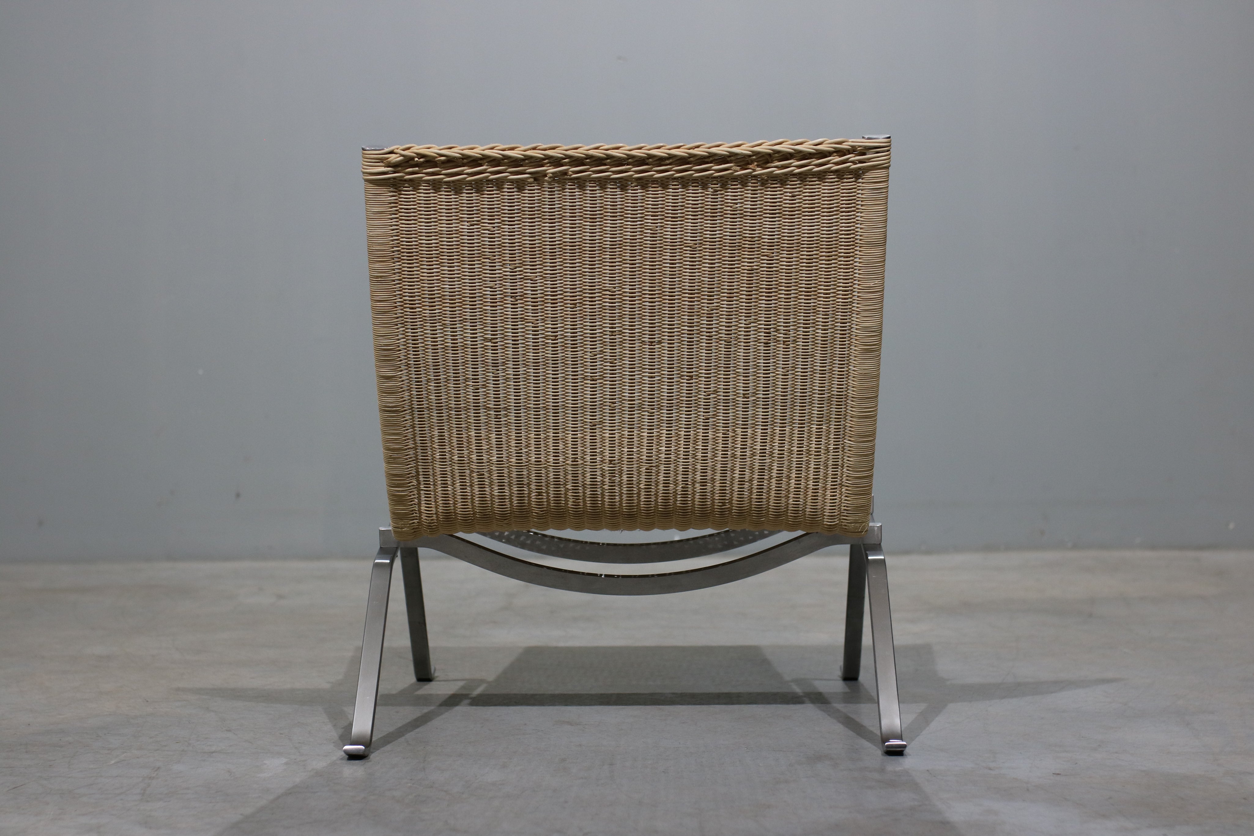PK22_Lounge_Chair_by_Poul_Kjærholm_for_Fritz_Hansen,_1956,_Denmark