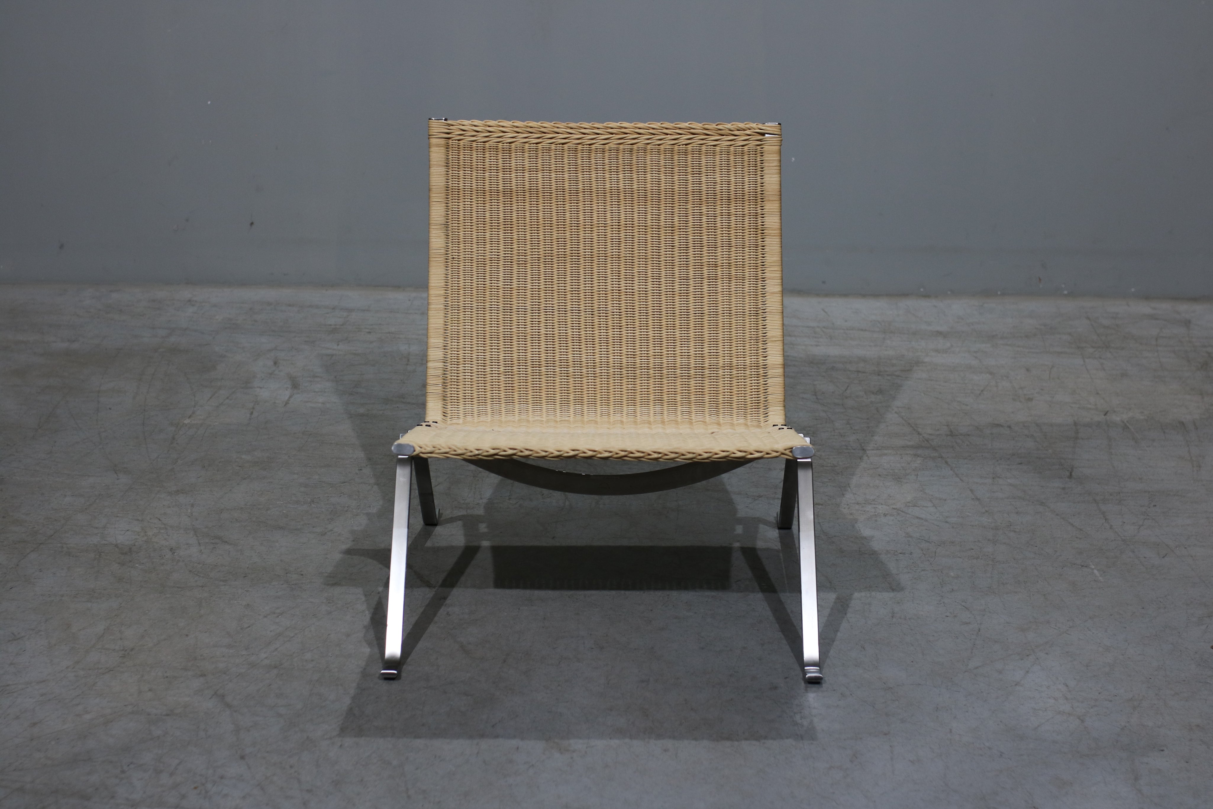 PK22_Lounge_Chair_by_Poul_Kjærholm_for_Fritz_Hansen,_1956,_Denmark