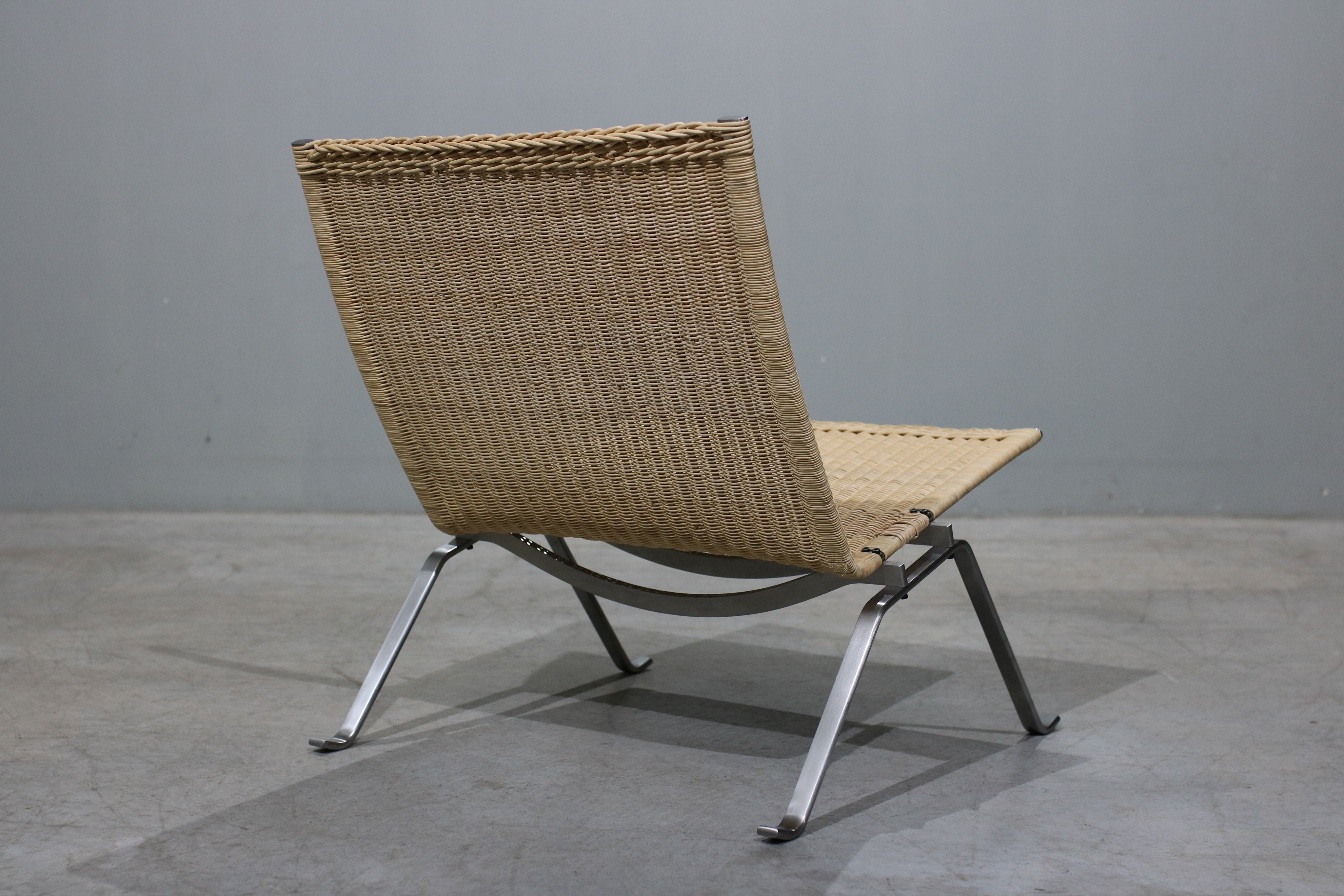 PK22_Lounge_Chair_by_Poul_Kjærholm_for_Fritz_Hansen,_1956,_Denmark