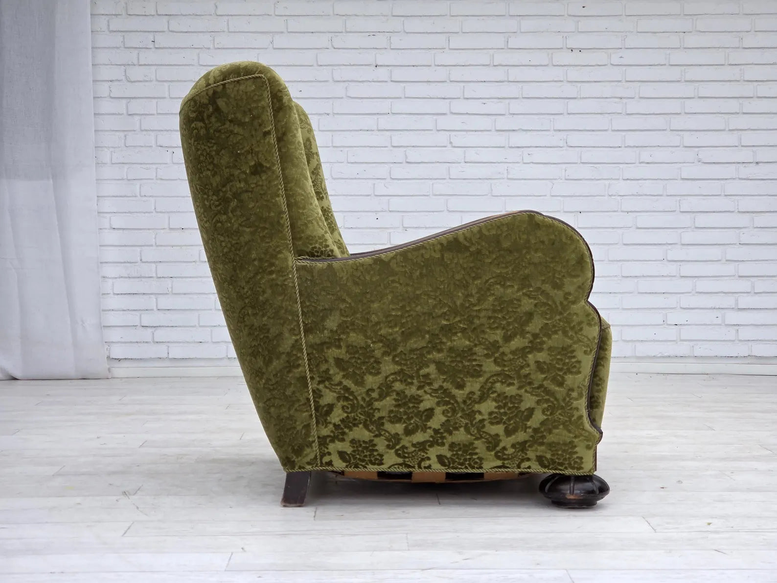 Danish_Relax_Armchair_in_Oak_and_Velour,_circa_1955–1960,_Denmark