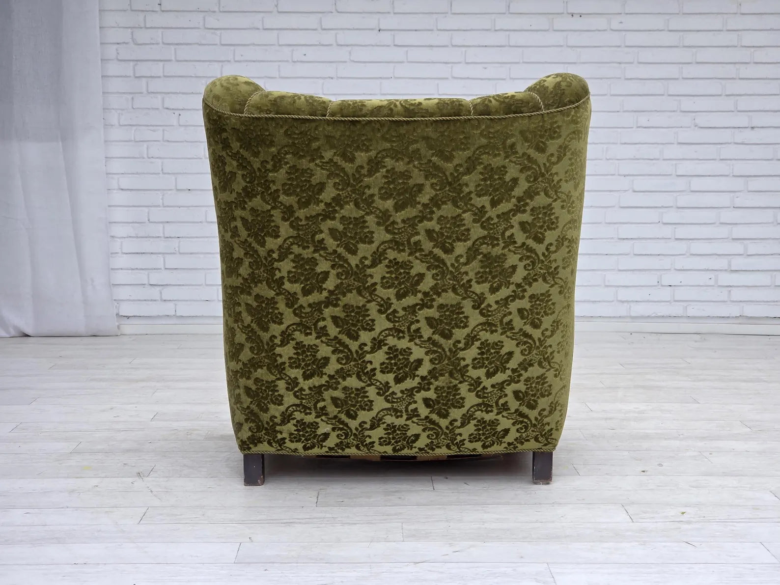 Danish_Relax_Armchair_in_Oak_and_Velour,_circa_1955–1960,_Denmark