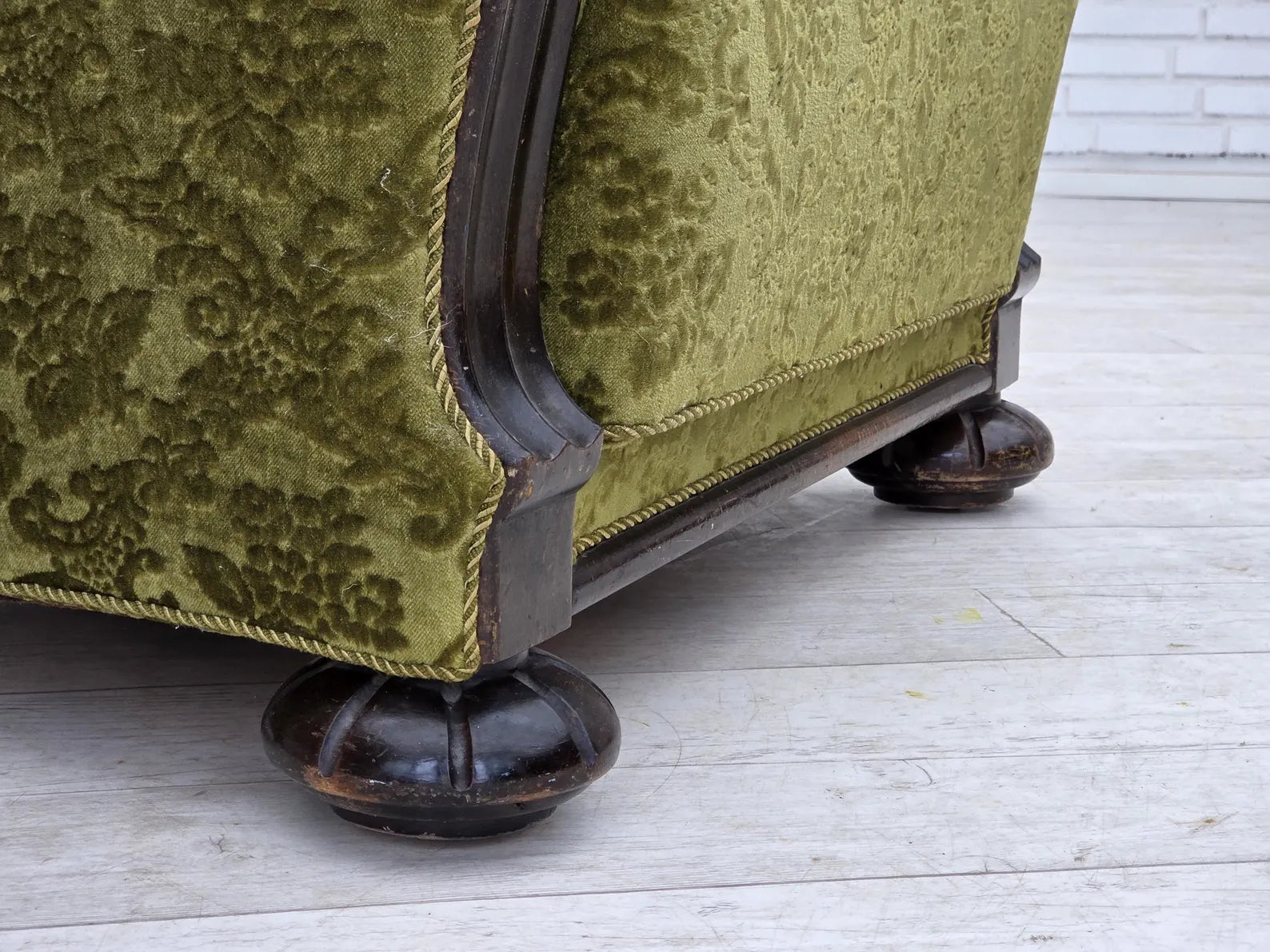 Danish_Relax_Armchair_in_Oak_and_Velour,_circa_1955–1960,_Denmark