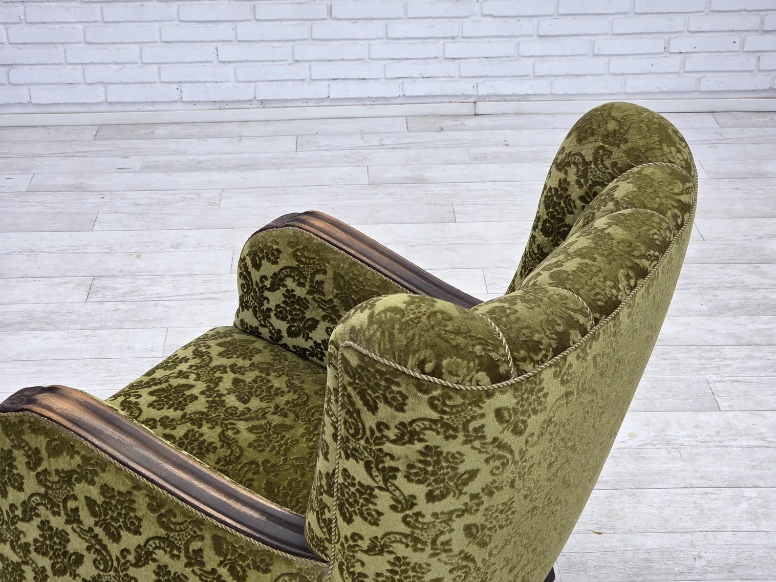 Danish_Relax_Armchair_in_Oak_and_Velour,_circa_1955–1960,_Denmark