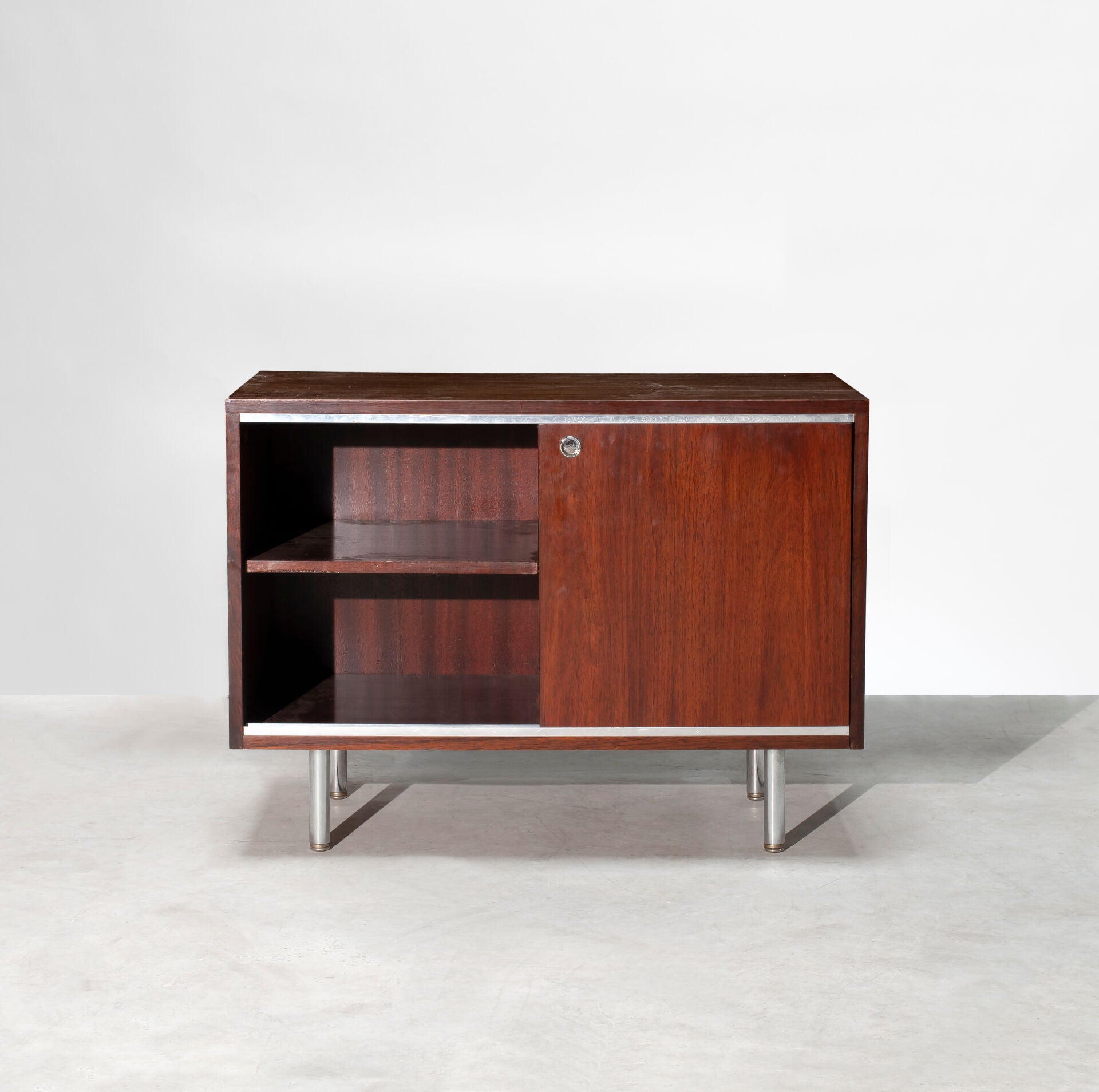 Low_credenza_in_rosewood_with_sliding_doors_by_George_Nelson_for_Herman_Miller