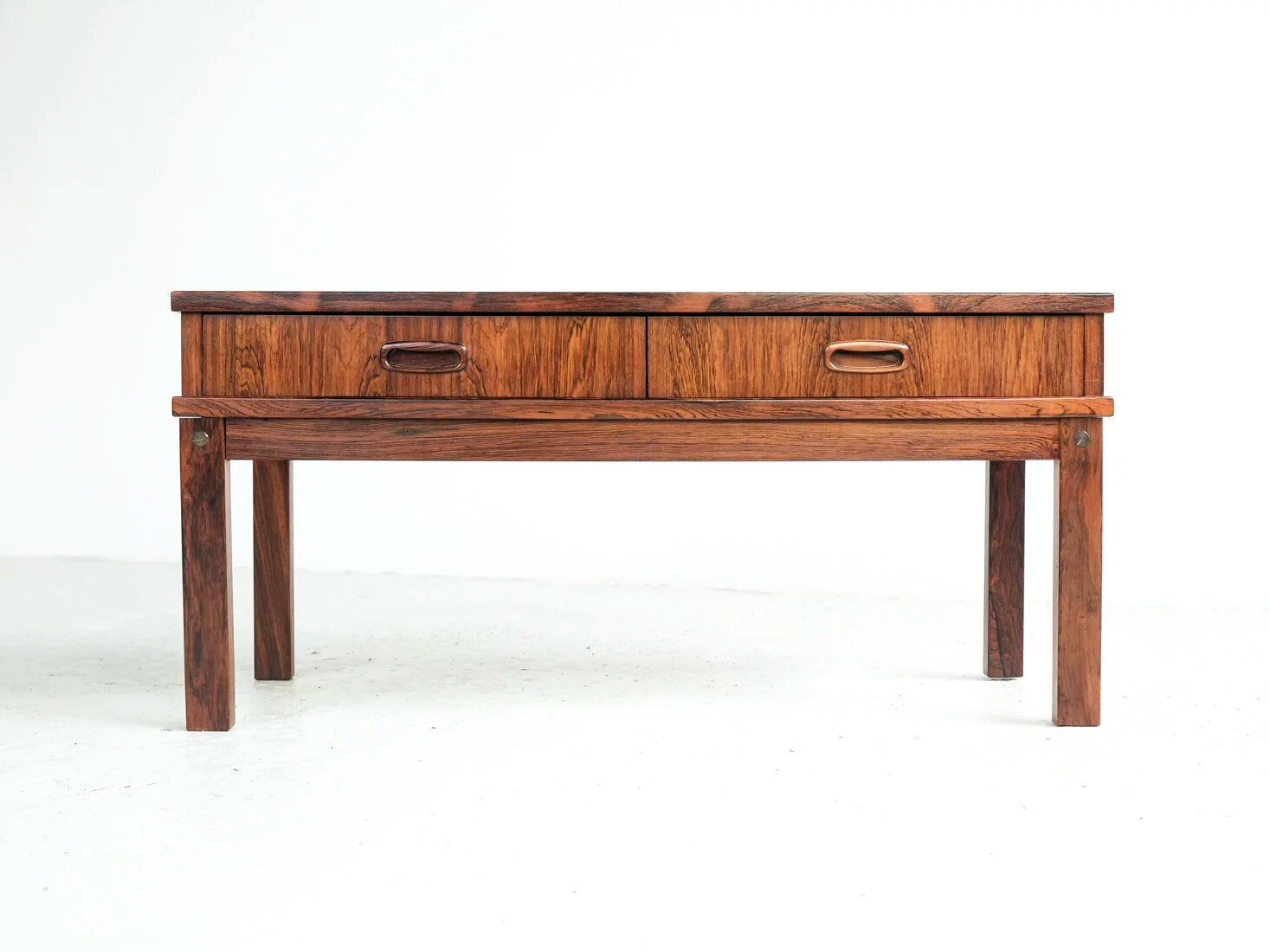 Low_Danish_chest_of_2_drawers_in_rosewood_1960s