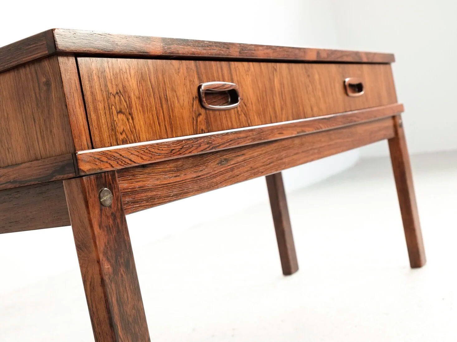 Low_Danish_chest_of_2_drawers_in_rosewood_1960s