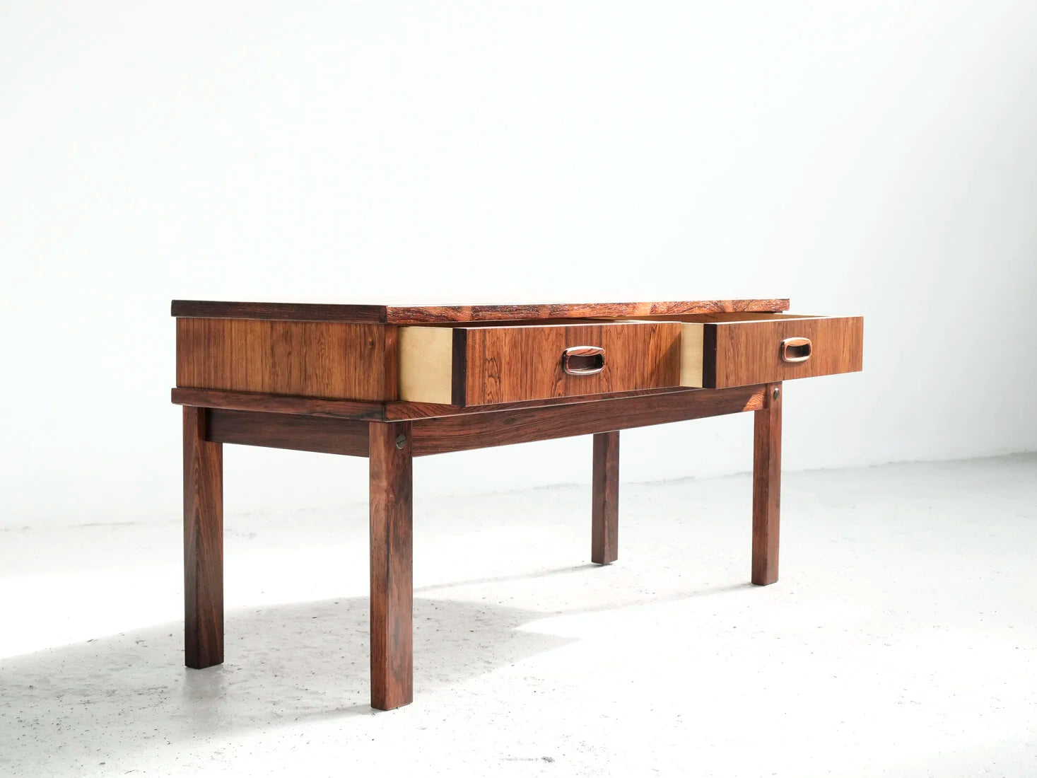 Low_Danish_chest_of_2_drawers_in_rosewood_1960s