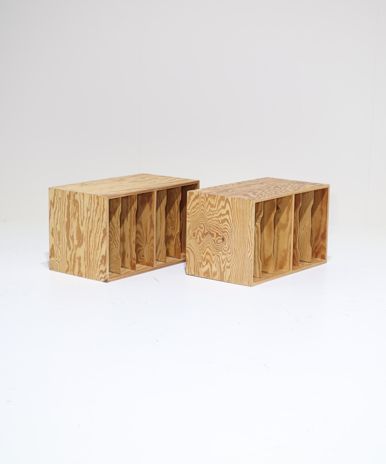 Vintage_LP_(wall)_cabinet_in_pine