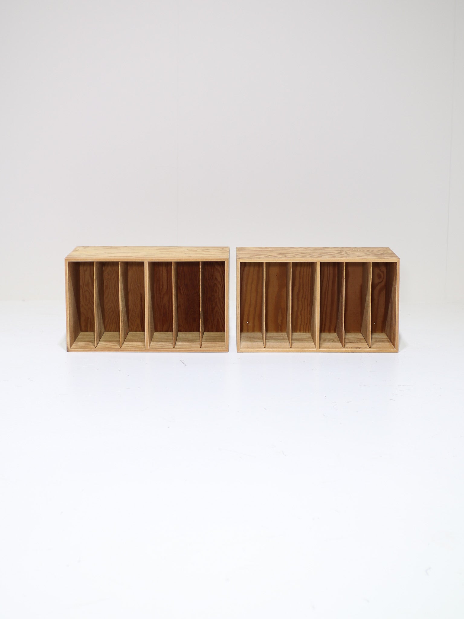 Vintage_LP_(wall)_cabinet_in_pine