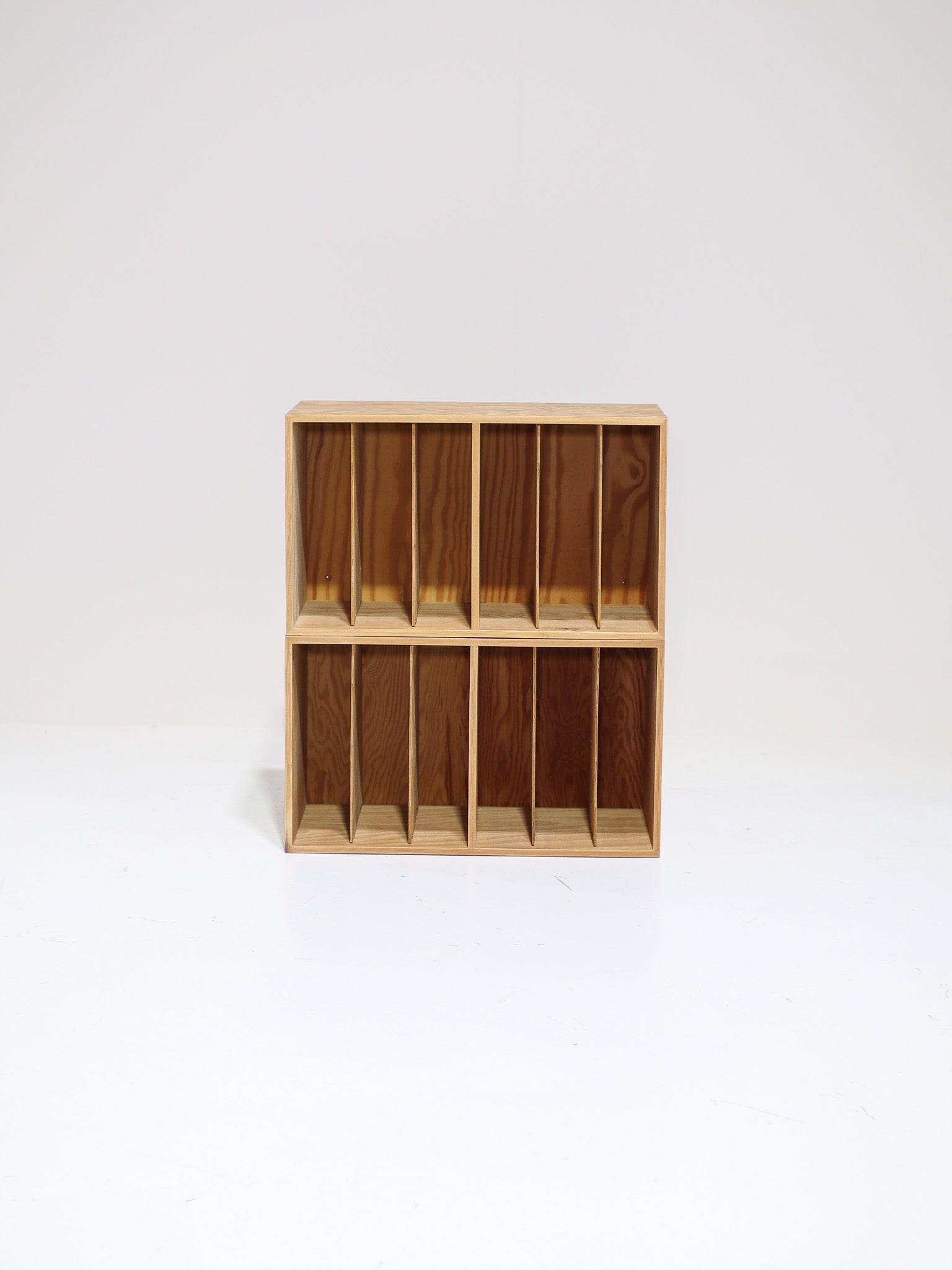 Vintage_LP_(wall)_cabinet_in_pine