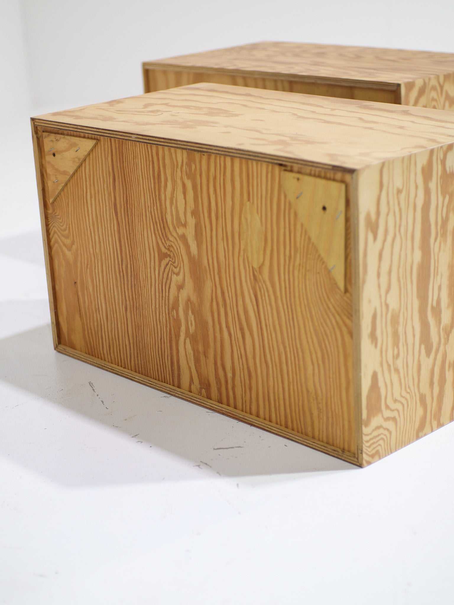 Vintage_LP_(wall)_cabinet_in_pine