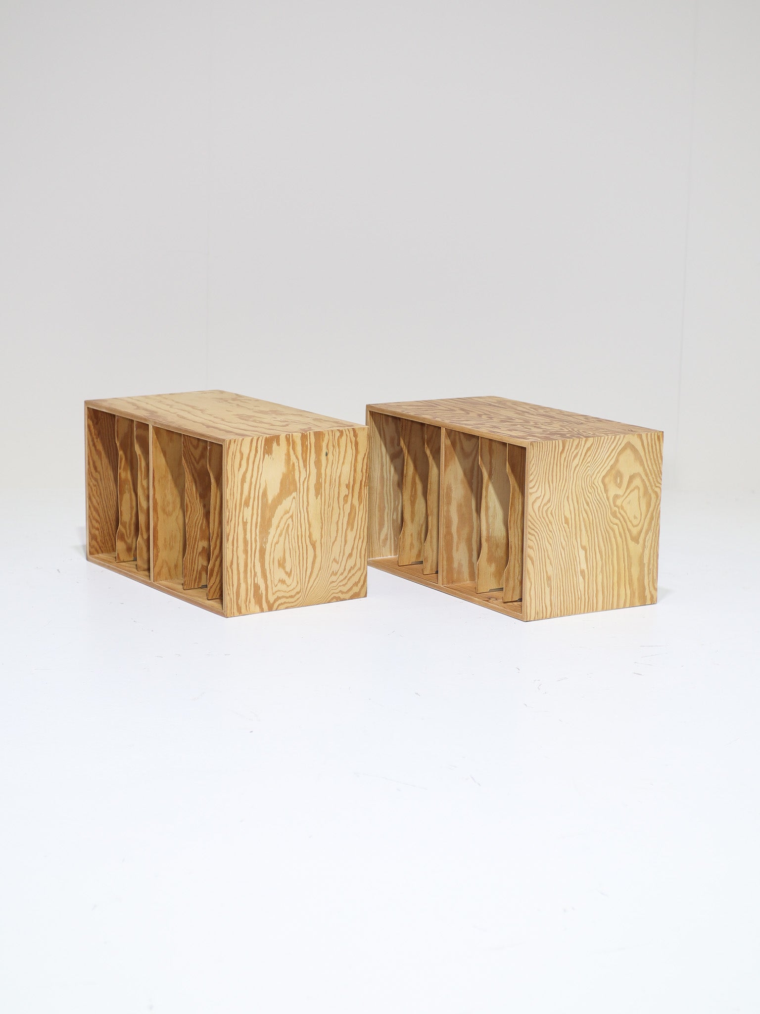 Vintage_LP_(wall)_cabinet_in_pine