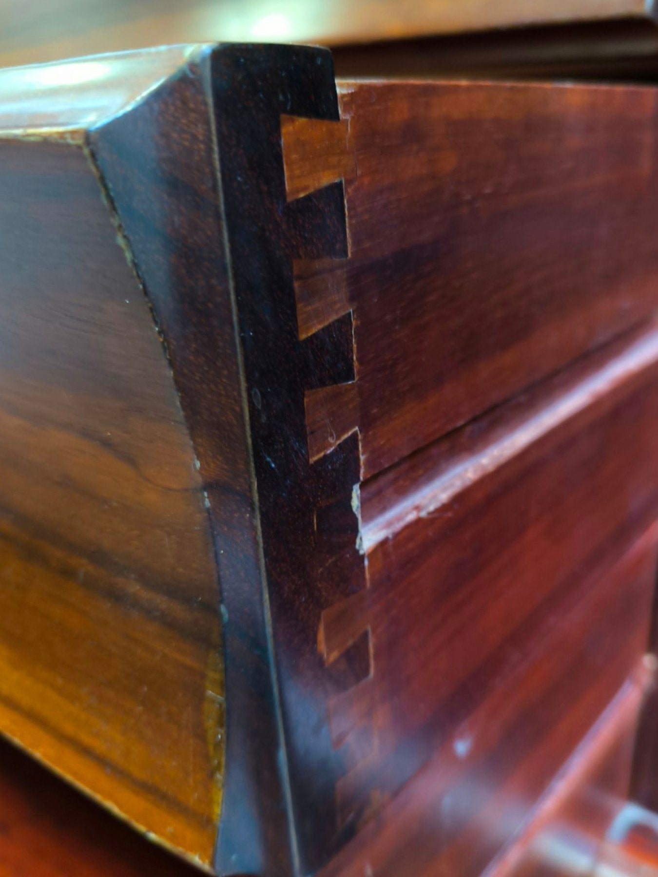 Luciano_Frigerio_Credenza_Tartaro_in_Padouk_1960_Italia