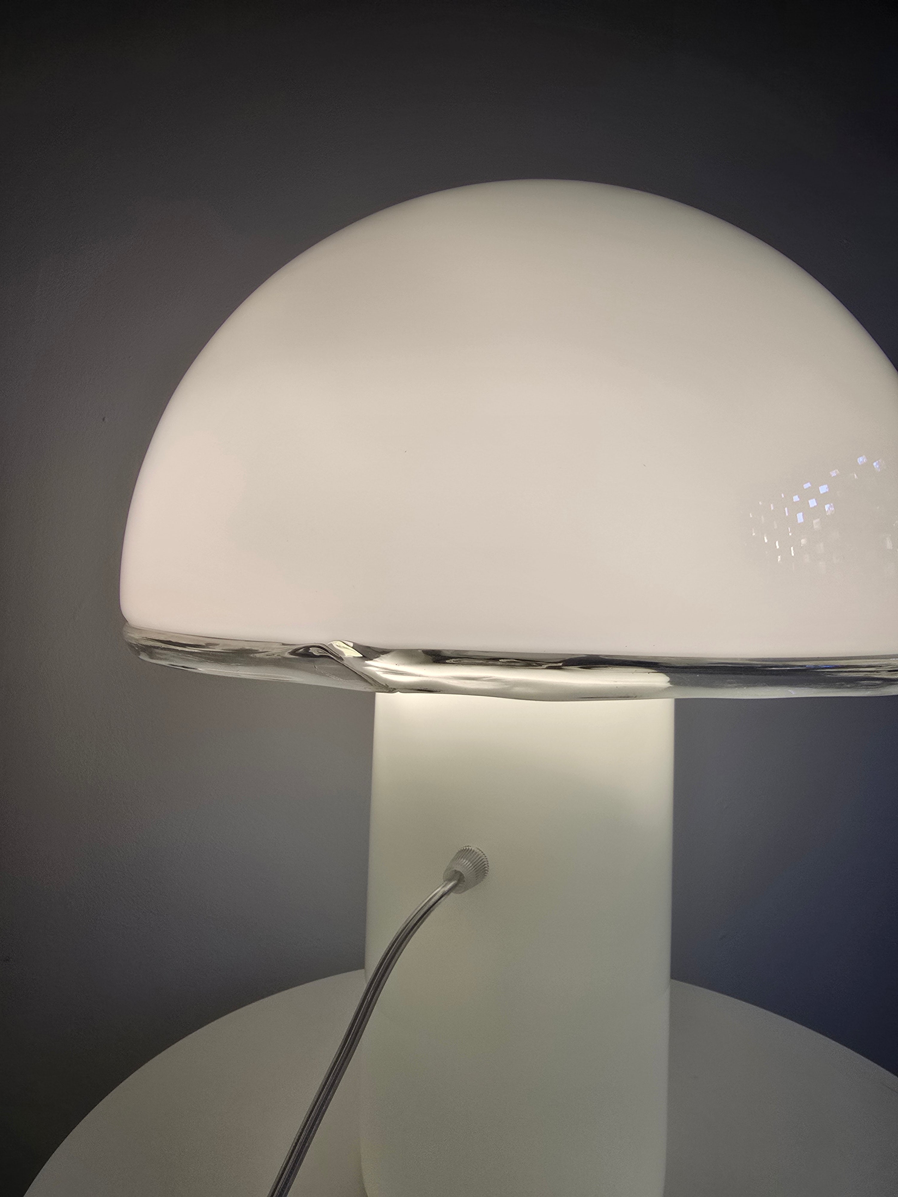 Luciano_Vistosi_Onfale_Table_Lamp_for_Artemide_in_Opaline_Glass,_Italian_Space_Age_Design,_1970s