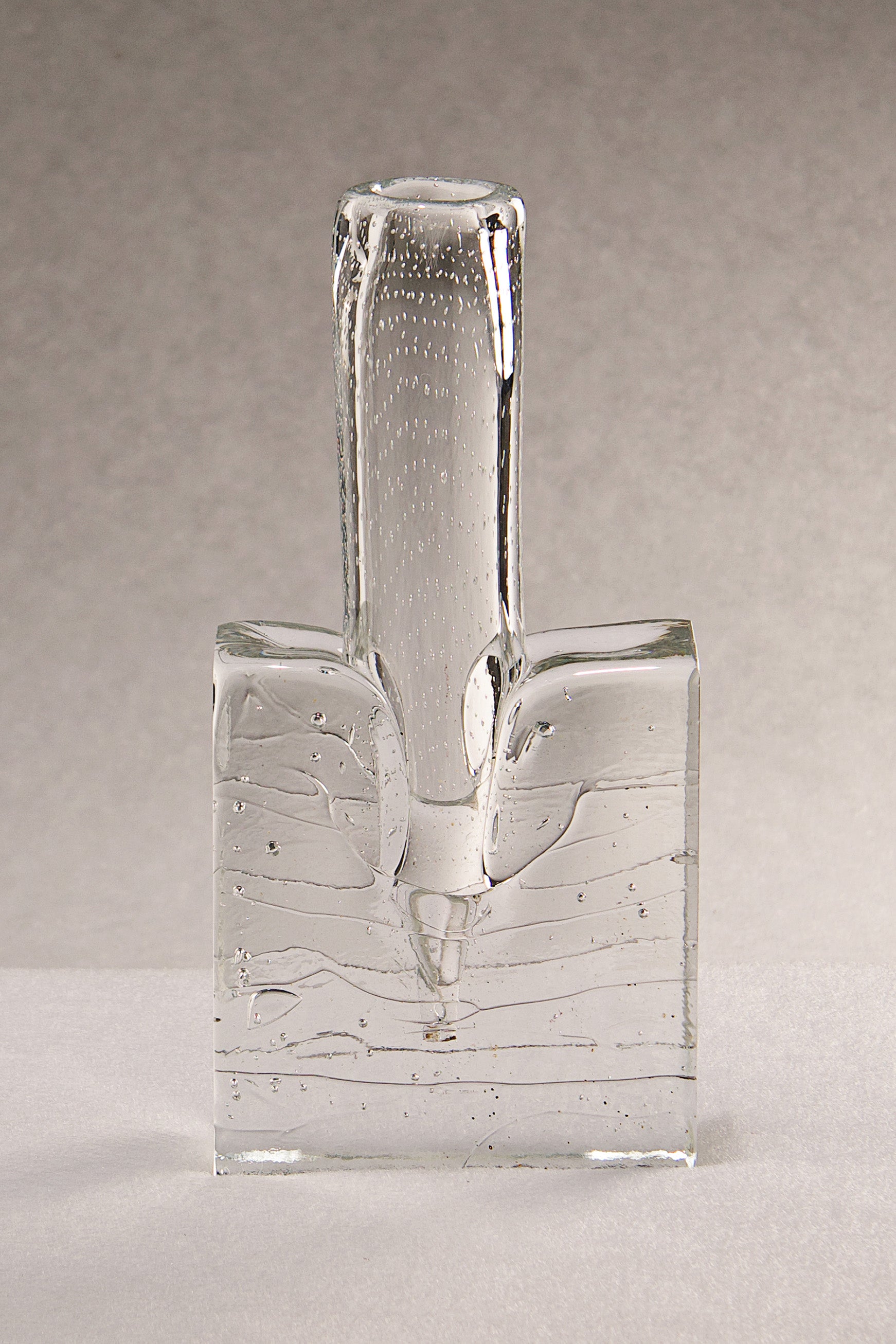 L’Ultimatum_Crystal_Glass_Vase_by_Sem_Schanzer_for_L’Anverre_and_Zanotta,_1990s