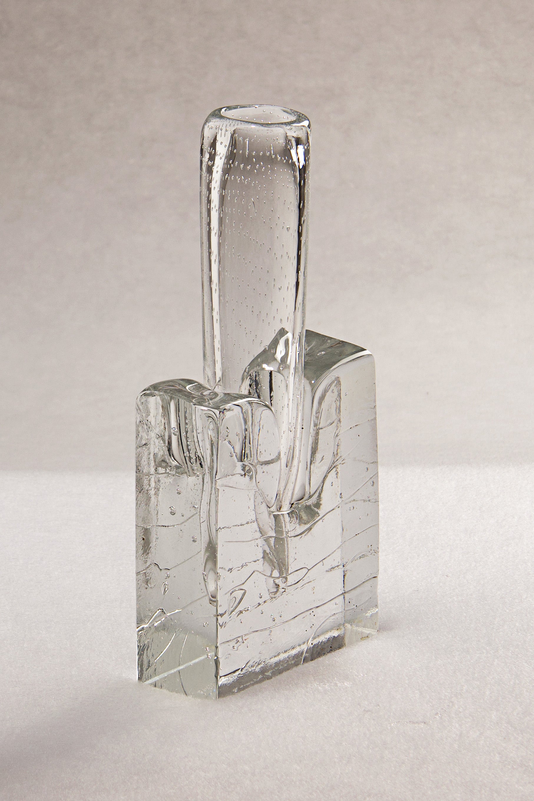 L’Ultimatum_Crystal_Glass_Vase_by_Sem_Schanzer_for_L’Anverre_and_Zanotta,_1990s