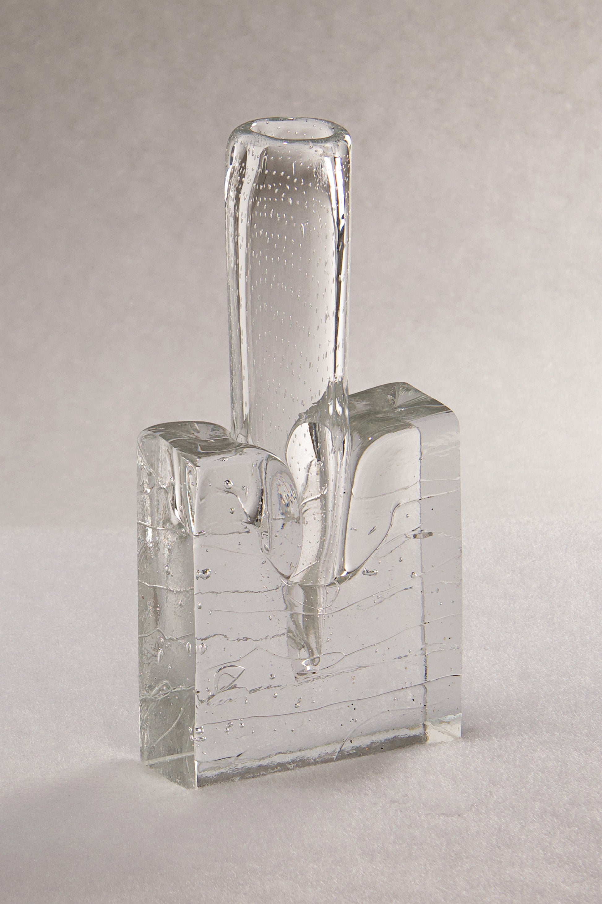L’Ultimatum_Crystal_Glass_Vase_by_Sem_Schanzer_for_L’Anverre_and_Zanotta,_1990s