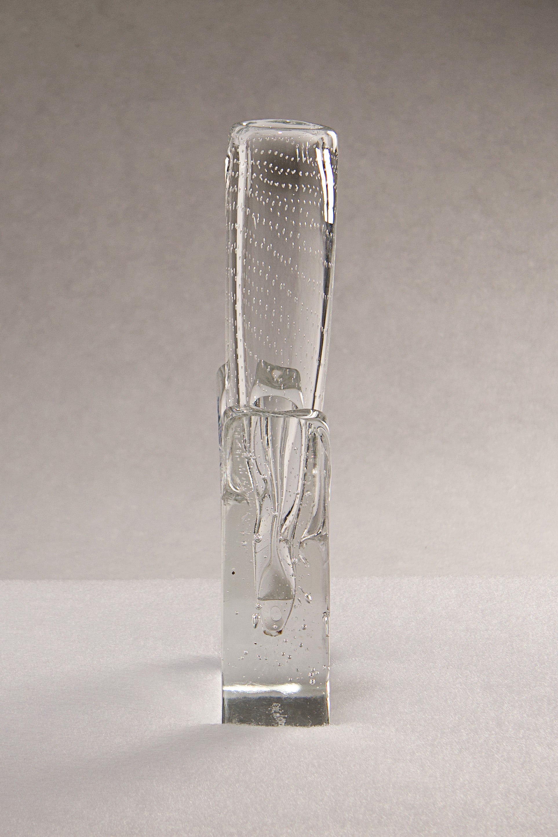 L’Ultimatum_Crystal_Glass_Vase_by_Sem_Schanzer_for_L’Anverre_and_Zanotta,_1990s