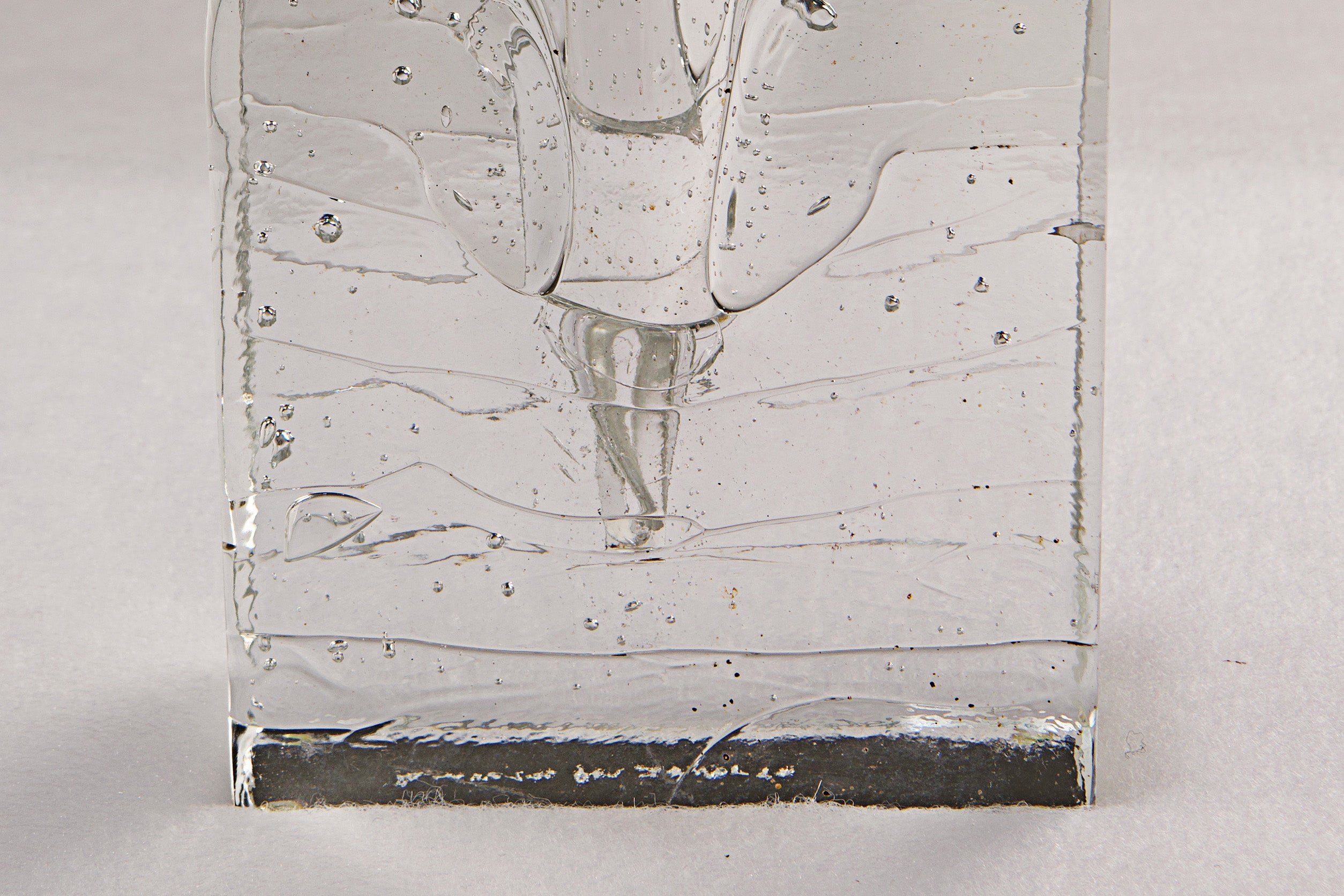 L’Ultimatum_Crystal_Glass_Vase_by_Sem_Schanzer_for_L’Anverre_and_Zanotta,_1990s