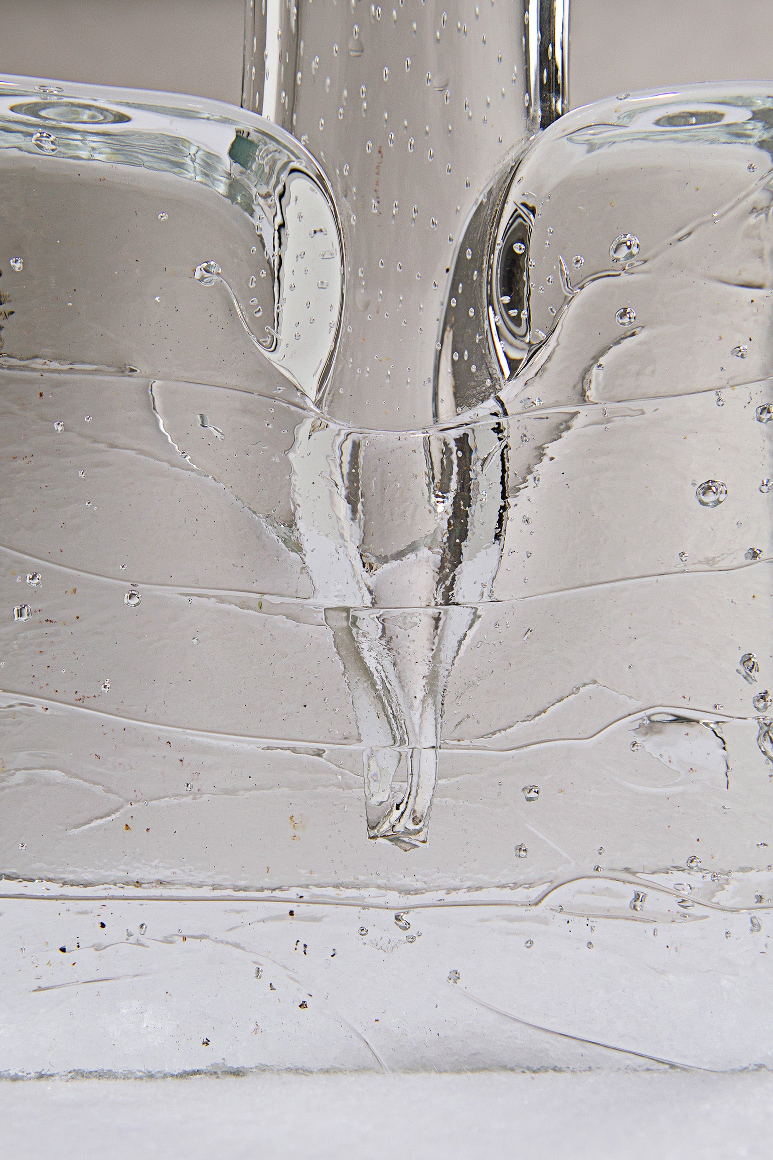 L’Ultimatum_Crystal_Glass_Vase_by_Sem_Schanzer_for_L’Anverre_and_Zanotta,_1990s