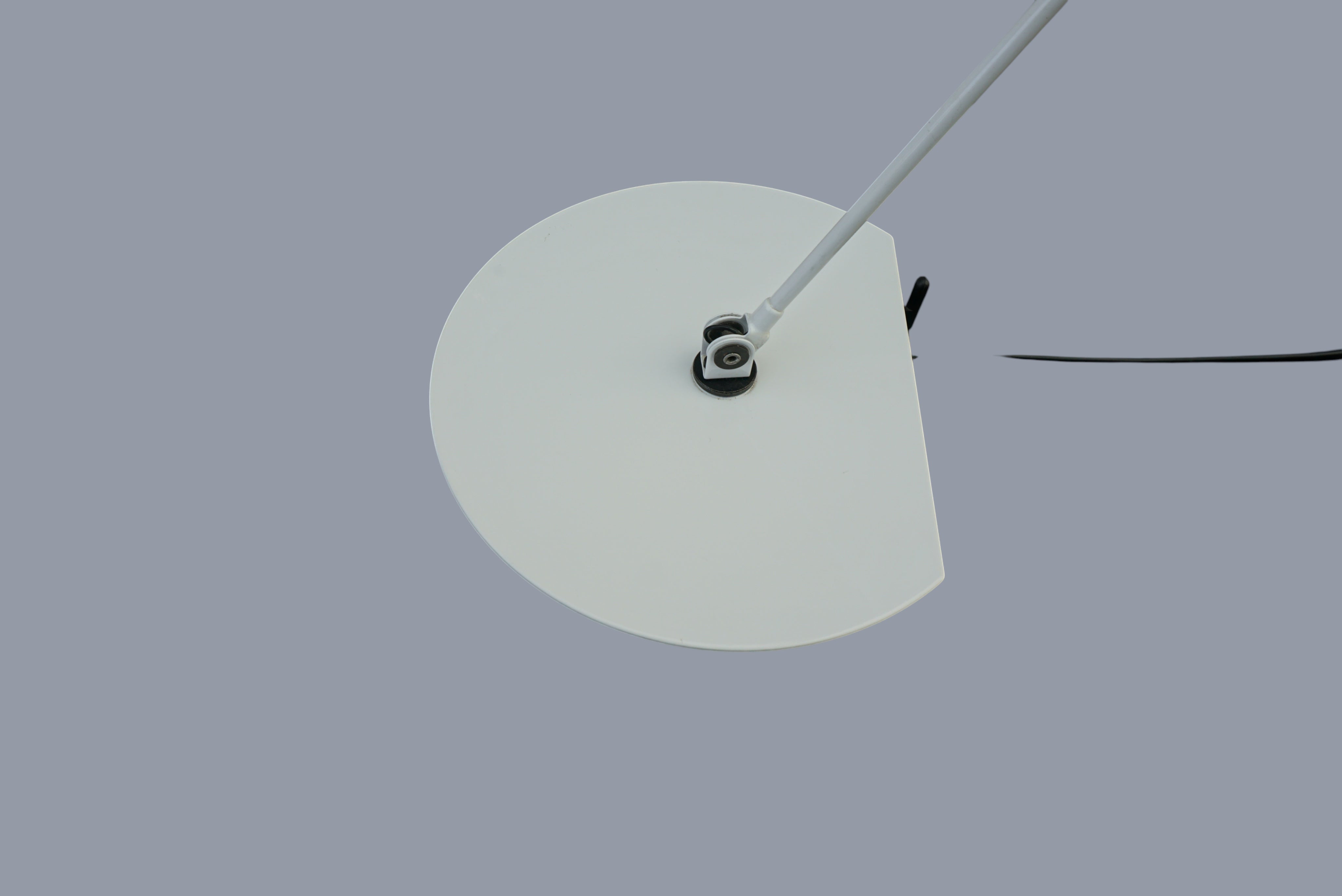 Daphine_Table_Lamp_by_Tommaso_Cimini_for_Lumina_Italia,_White_Italian_Minimalist_Desk_Lamp,_1975