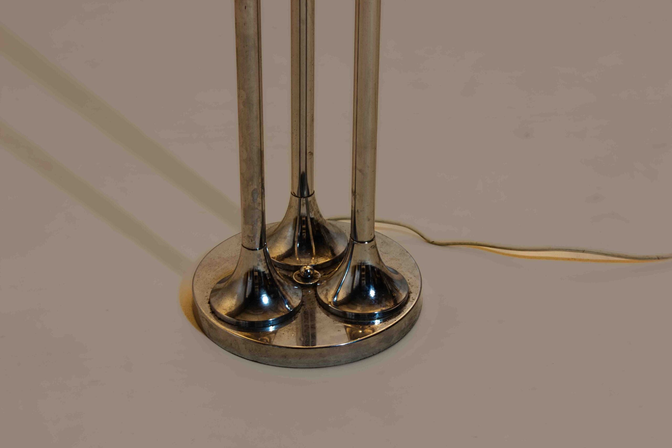 Magnetic_Italian_Ball_Floor_Lamp_in_Chrome,_1970s_Space_Age_Style