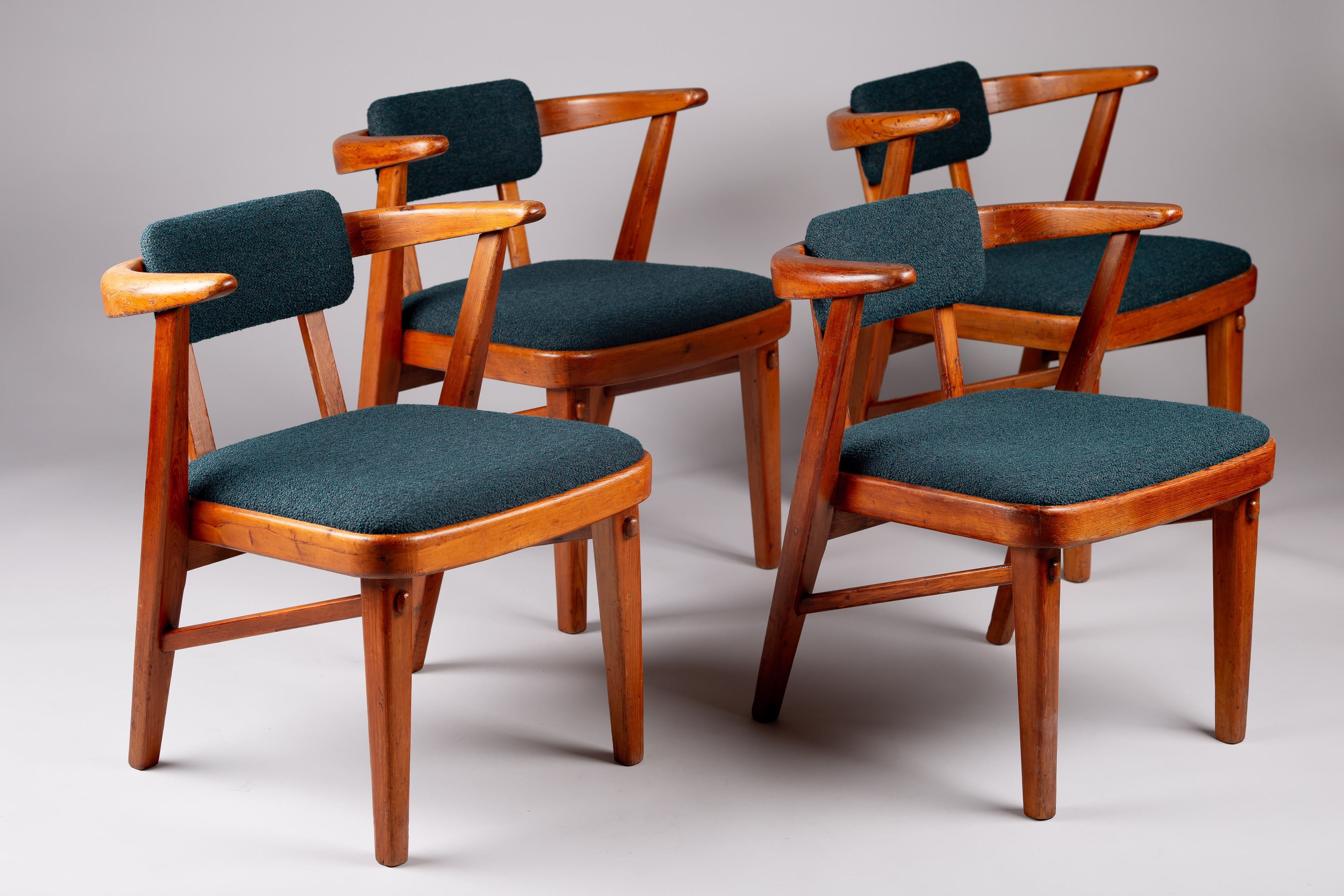 Set_of_4_Maija_Taimi_chairs_for_Restaurant_Kestikartano,_Helsinki_1940s