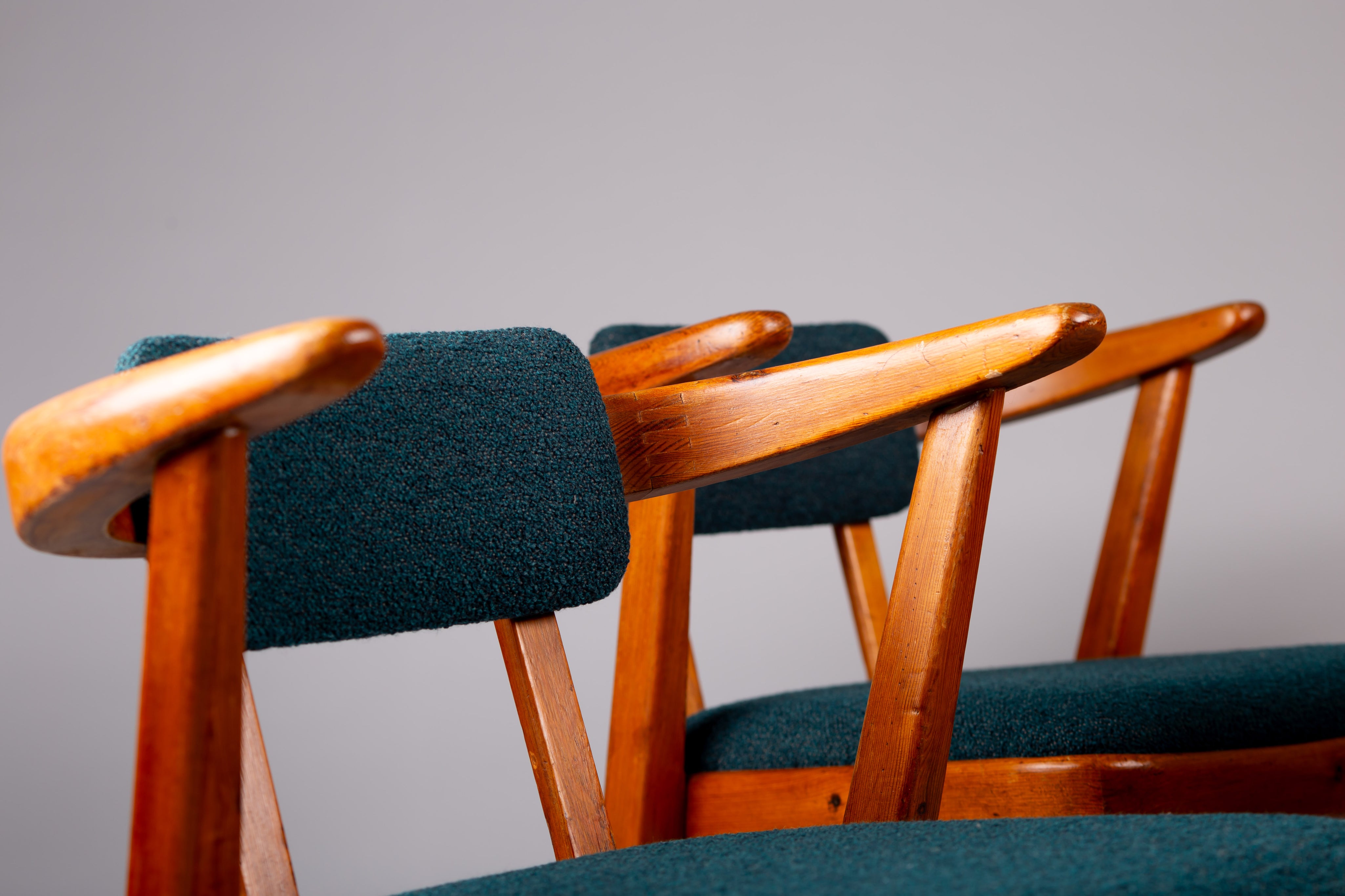 Set_of_4_Maija_Taimi_chairs_for_Restaurant_Kestikartano,_Helsinki_1940s