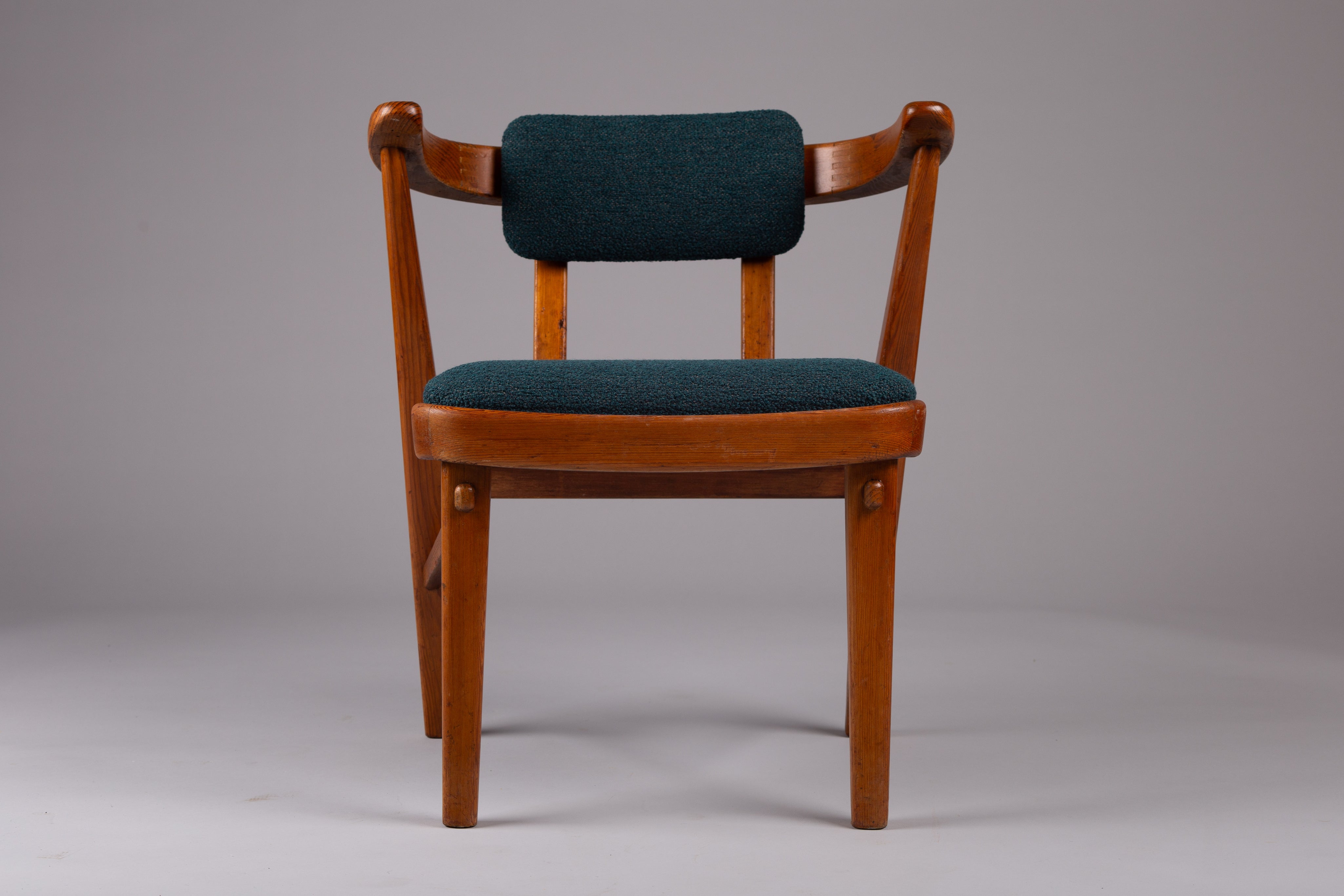 Set_of_4_Maija_Taimi_chairs_for_Restaurant_Kestikartano,_Helsinki_1940s