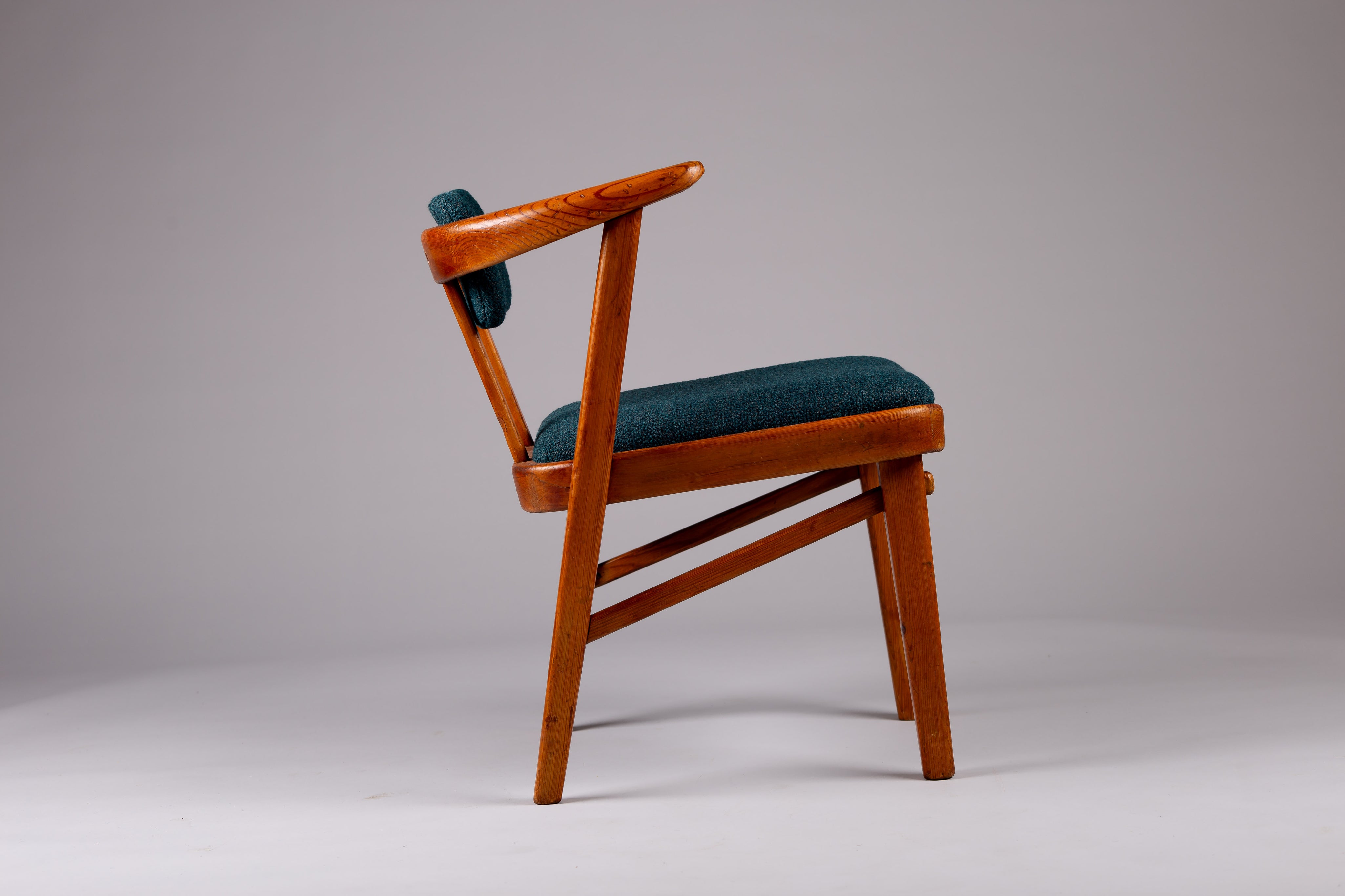 Set_of_4_Maija_Taimi_chairs_for_Restaurant_Kestikartano,_Helsinki_1940s