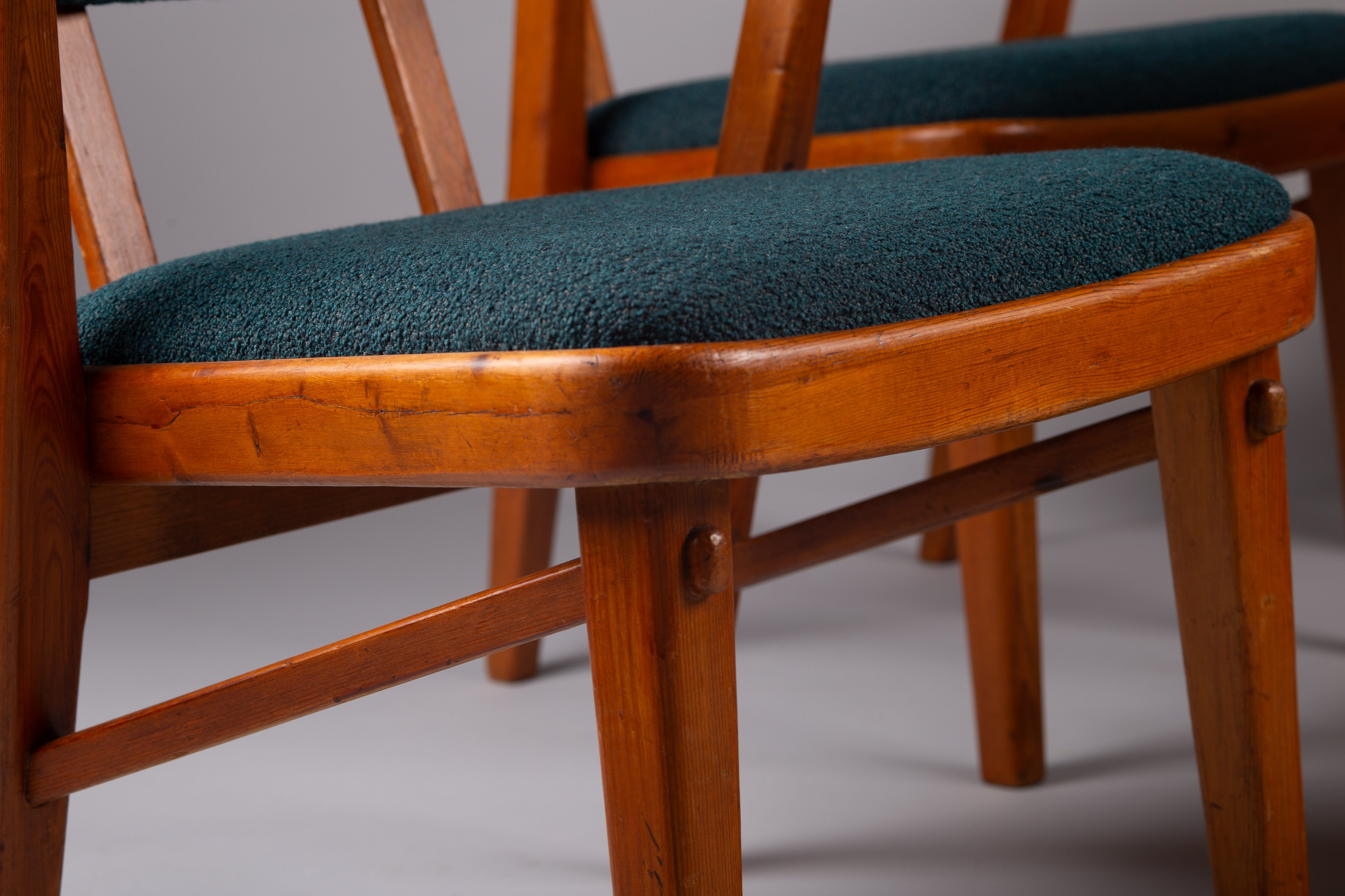 Set_of_4_Maija_Taimi_chairs_for_Restaurant_Kestikartano,_Helsinki_1940s
