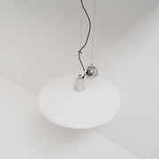 Franco_Bresciani_Manta_Counterweight_Pendant_Lamp_for_iGuzzini_in_Cream_Plastic_and_Chrome,_Italy,_1970s
