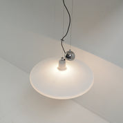 Franco_Bresciani_Manta_Counterweight_Pendant_Lamp_for_iGuzzini_in_Cream_Plastic_and_Chrome,_Italy,_1970s