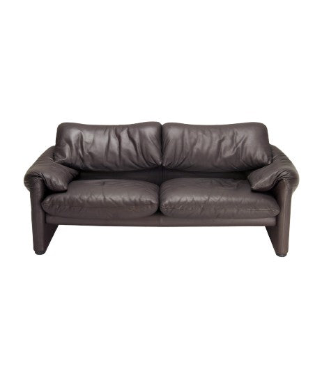 Maralunga_2-seater_Sofa_by_Vico_Magistretti