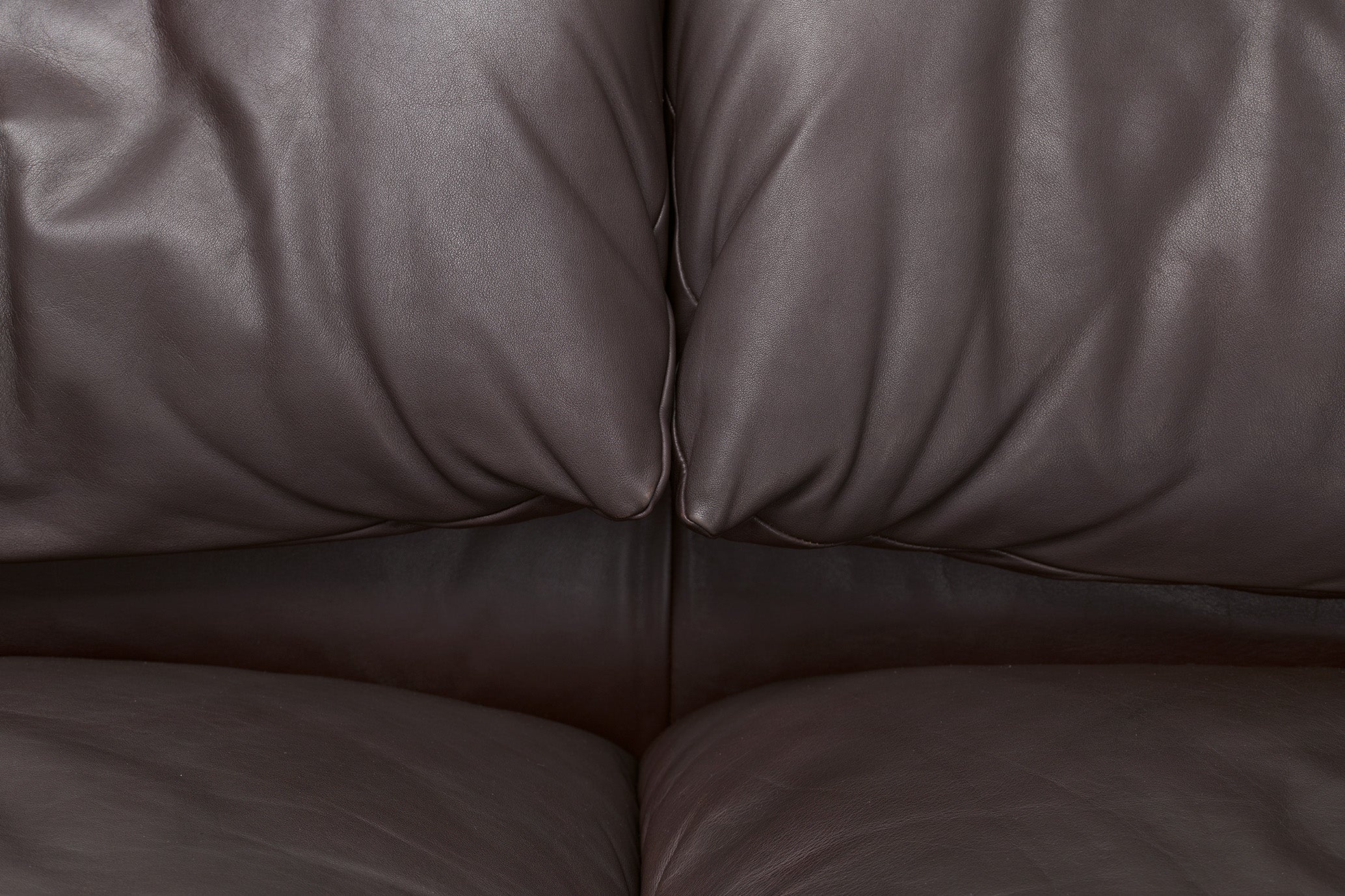 Maralunga_2-seater_Sofa_by_Vico_Magistretti