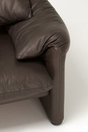 Maralunga_2-seater_Sofa_by_Vico_Magistretti