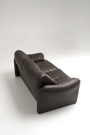Maralunga_2-seater_Sofa_by_Vico_Magistretti