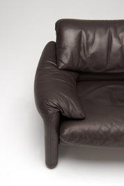 Maralunga_2-seater_Sofa_by_Vico_Magistretti