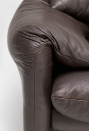 Maralunga_2-seater_Sofa_by_Vico_Magistretti