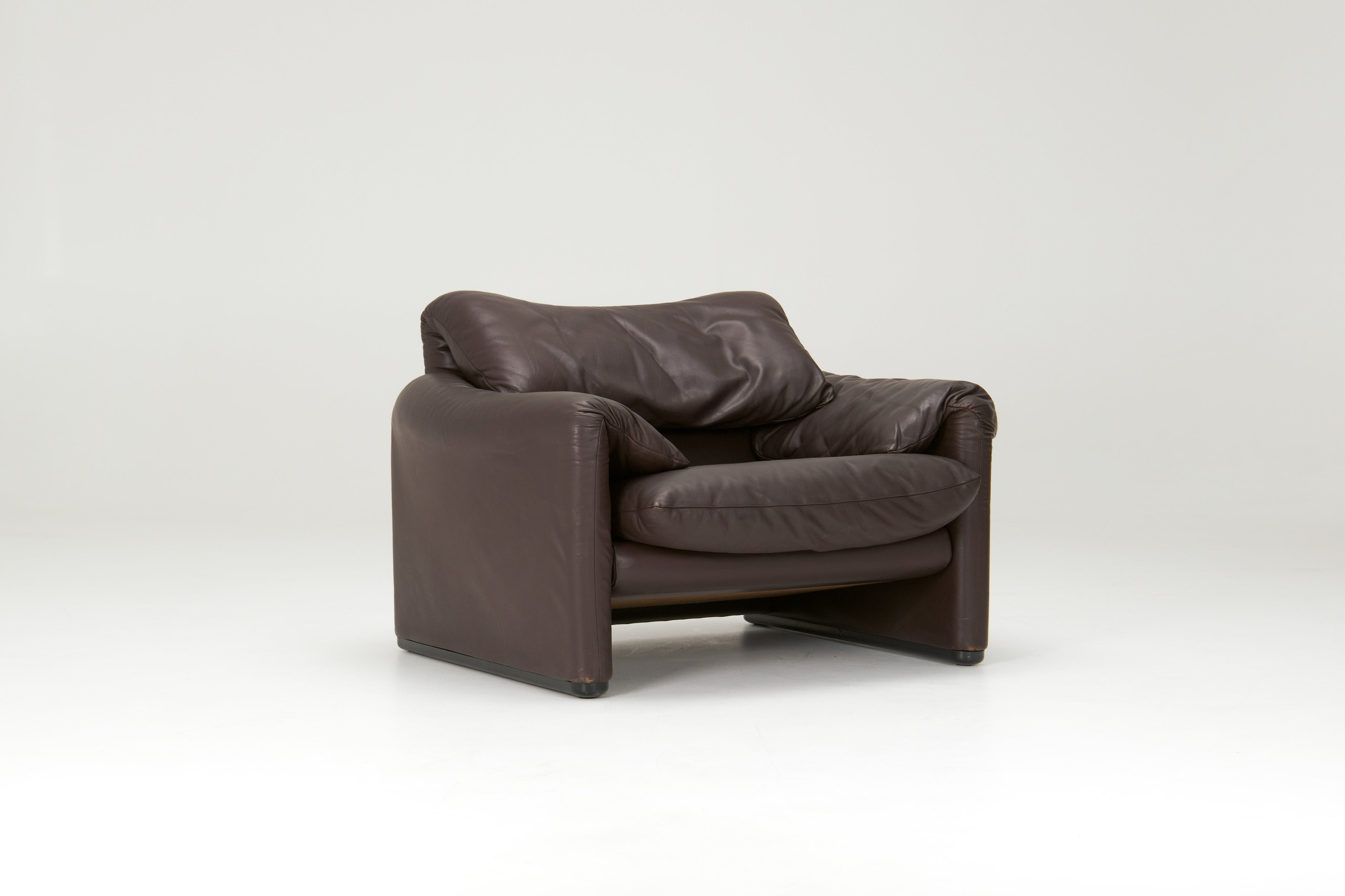 1970s_Maralunga_Leather_Armchair_by_Vico_Magistretti_for_Cassina,_Italy