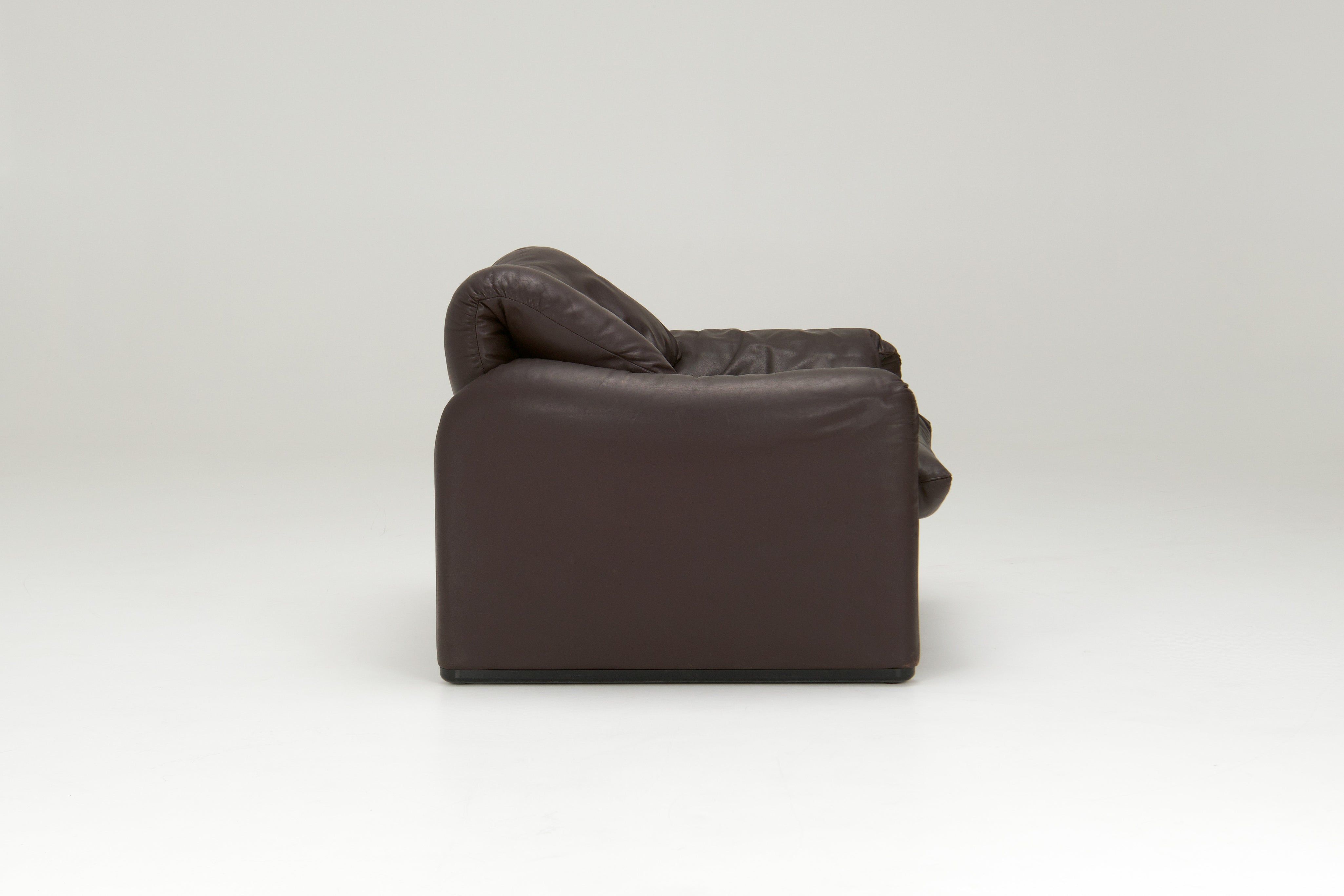 1970s_Maralunga_Leather_Armchair_by_Vico_Magistretti_for_Cassina,_Italy
