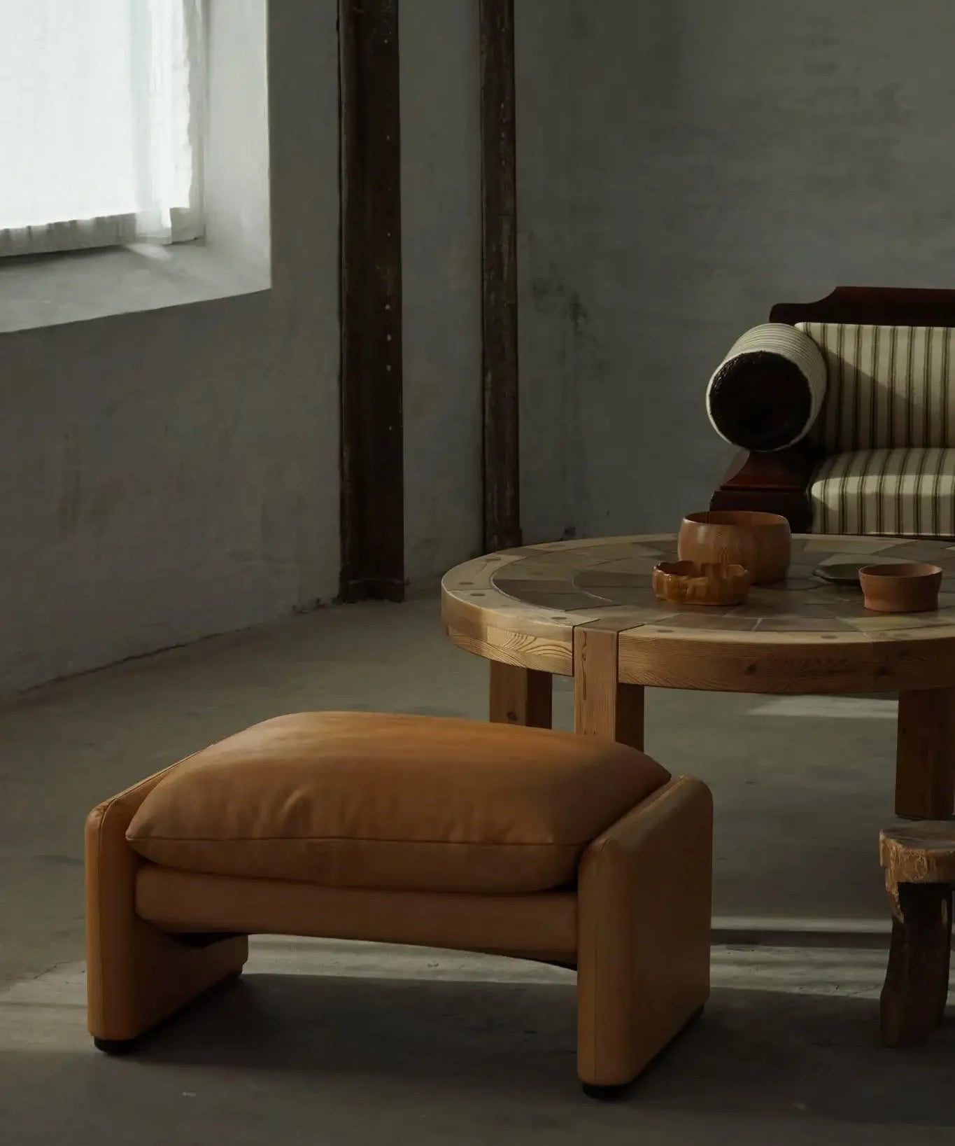Maralunga_Leather_Ottoman_by_Vico_Magistretti_for_Cassina,_Italian_Modern_Design